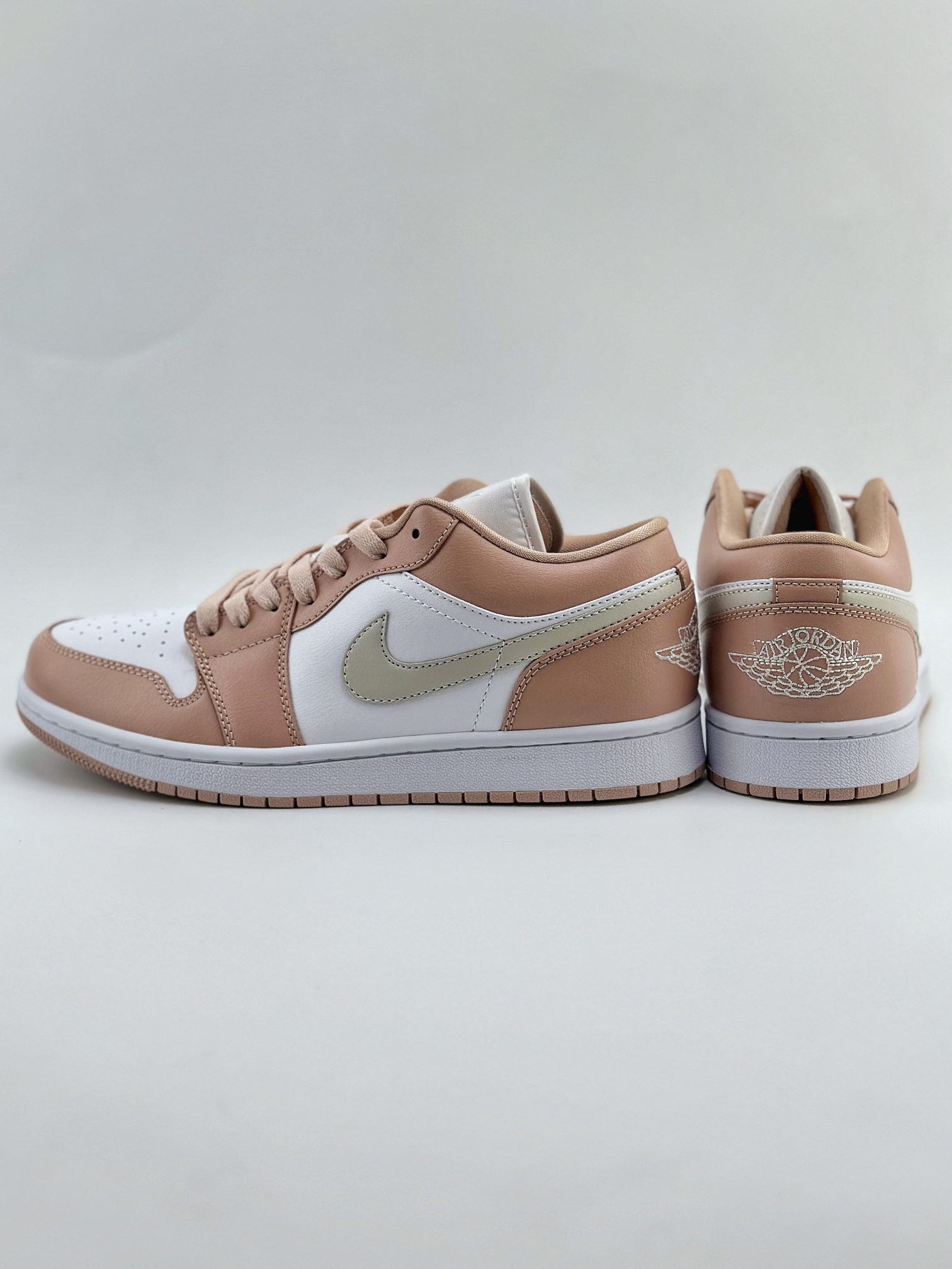 外贸版 Air Jordan 1 Retro Low 粉白 DC0774-120