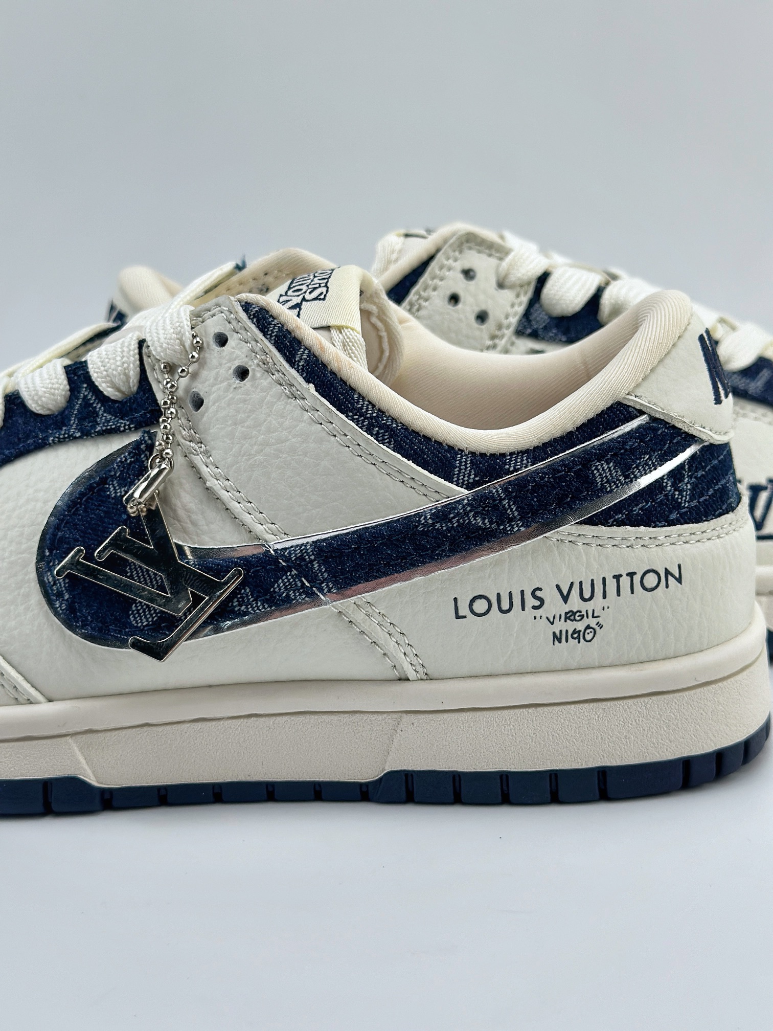 Nike SB Dunk Low x Louis Vuitton 白牛仔蓝 XB3802-360