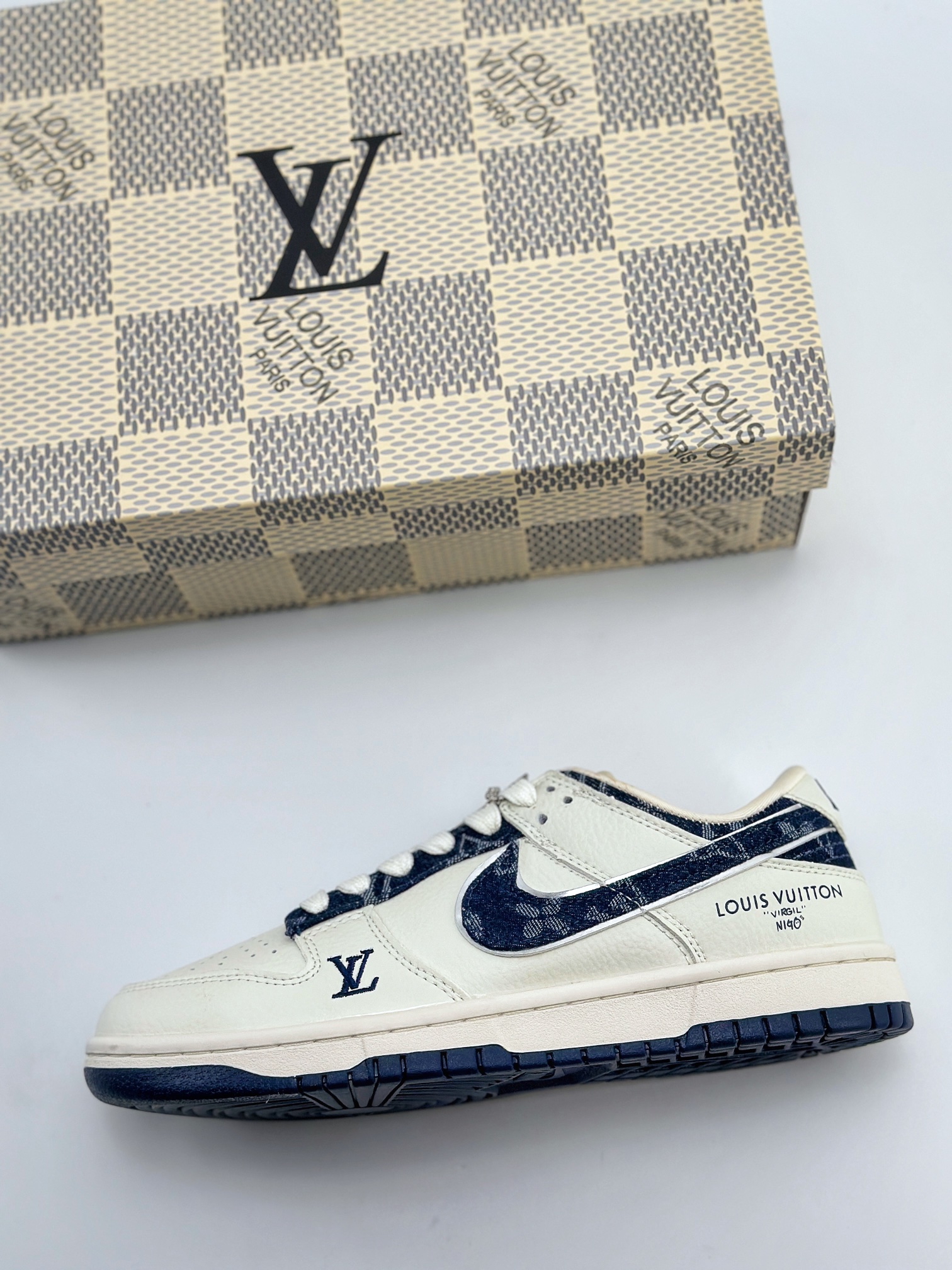 Nike SB Dunk Low x Louis Vuitton 白牛仔蓝 XB3802-360