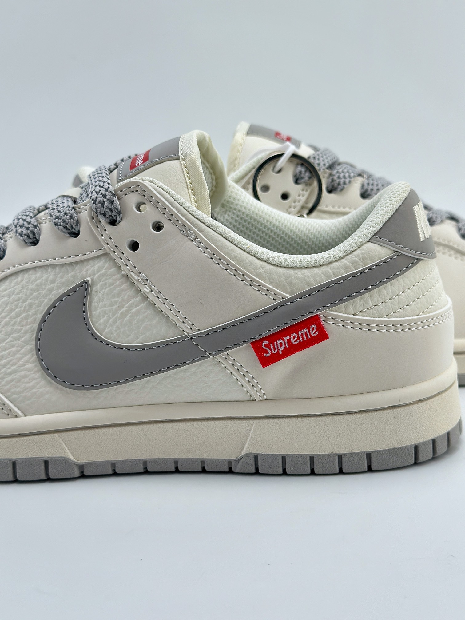 Nike SB Dunk Low x Spreme 白银 FC1688-145