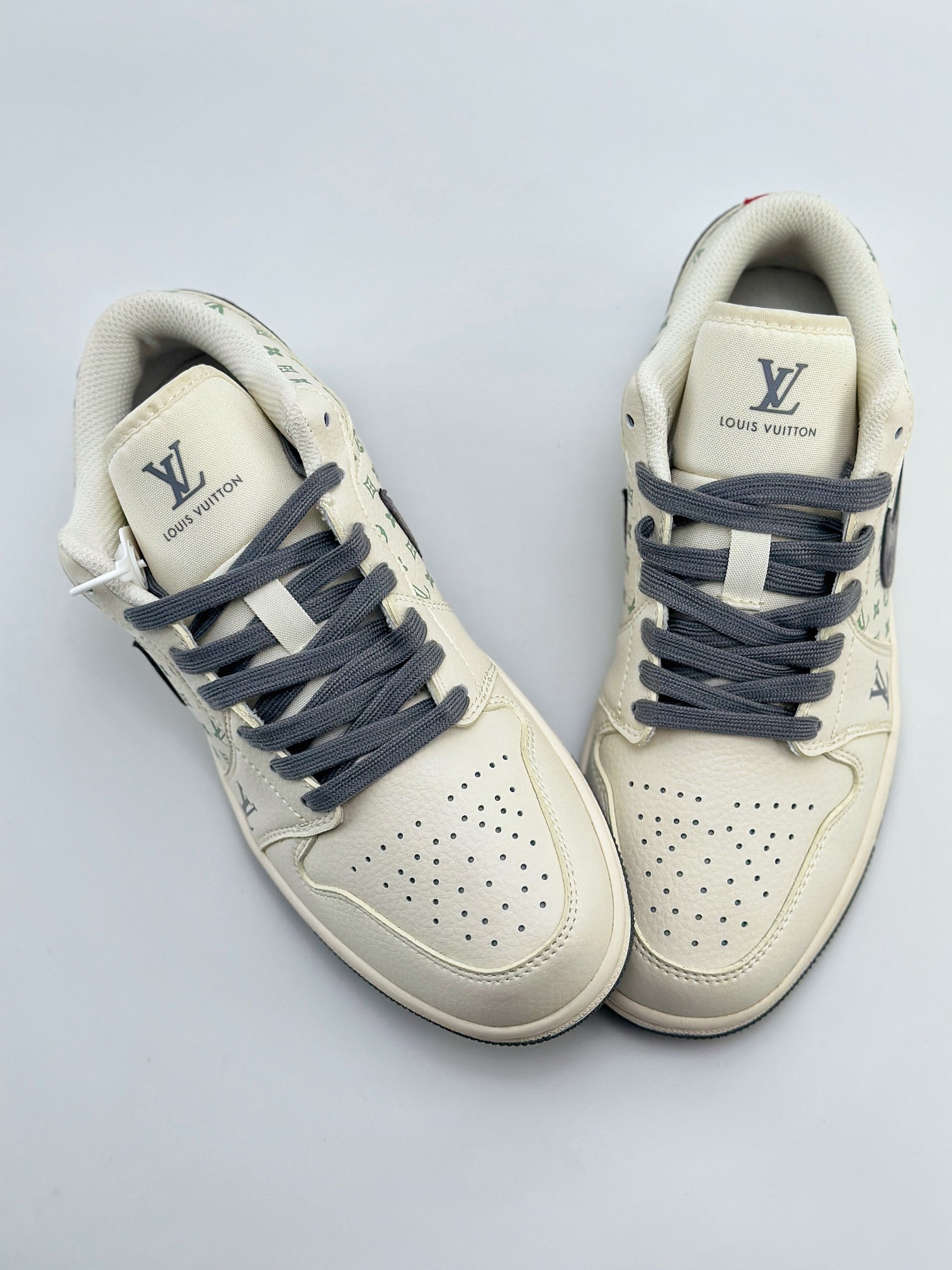 Air Jordan 1 Retro Low x Louis Vuitton 白灰 WG8850-010