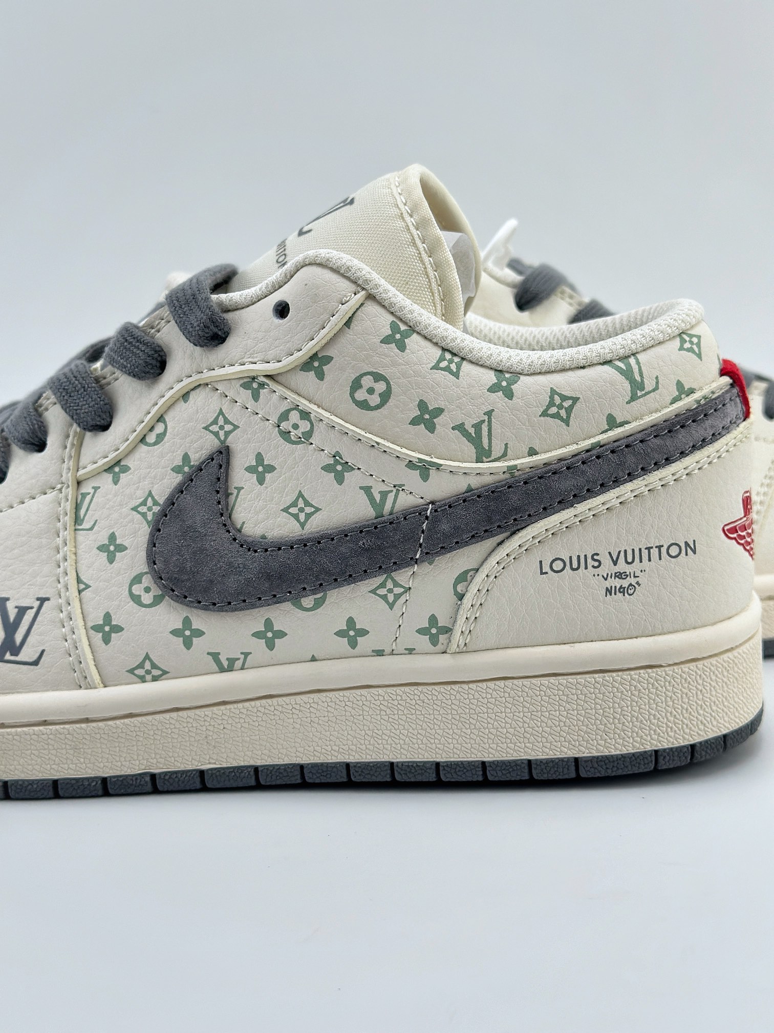 Air Jordan 1 Retro Low x Louis Vuitton 白灰 WG8850-010