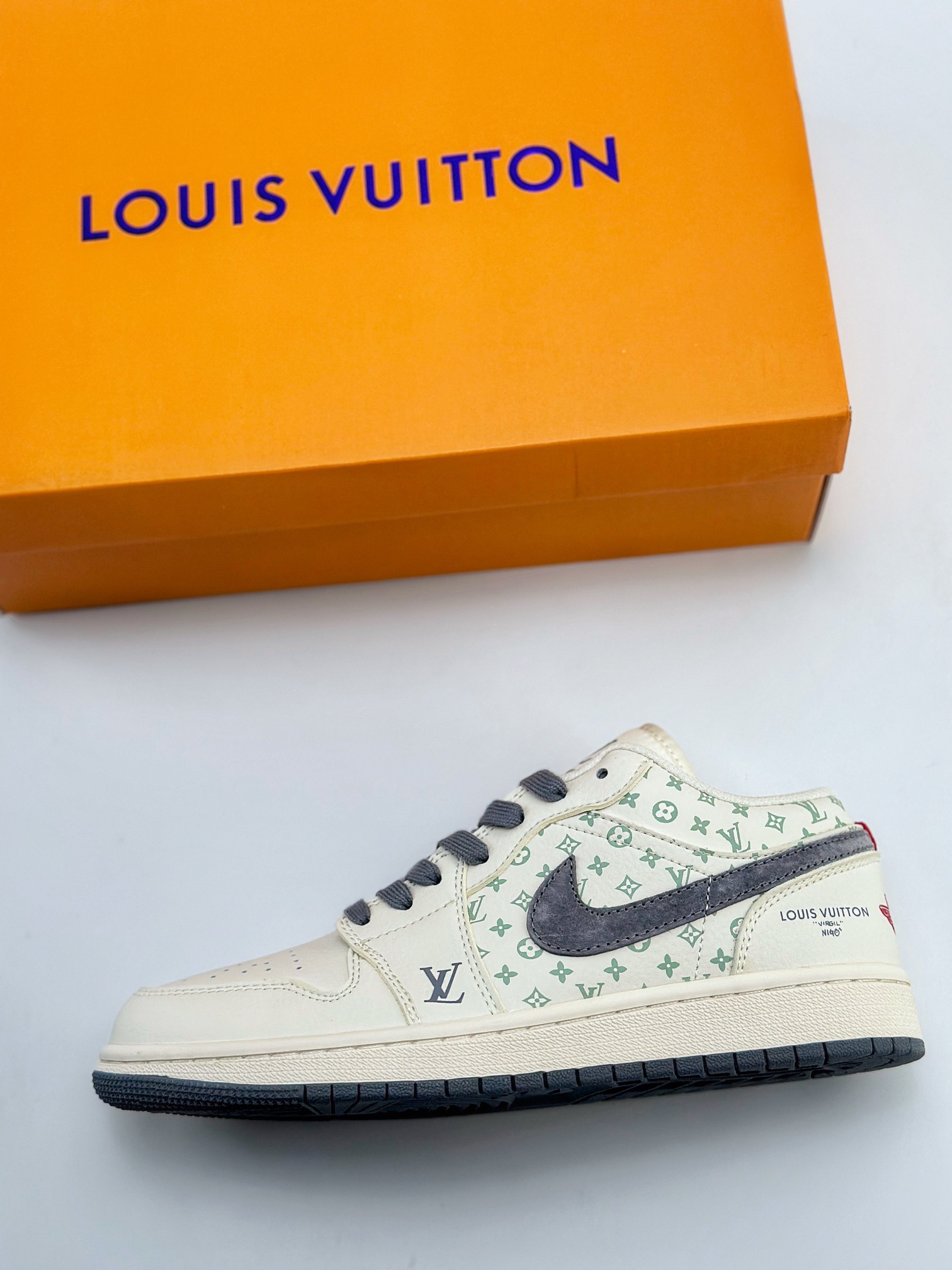 Air Jordan 1 Retro Low x Louis Vuitton 白灰 WG8850-010