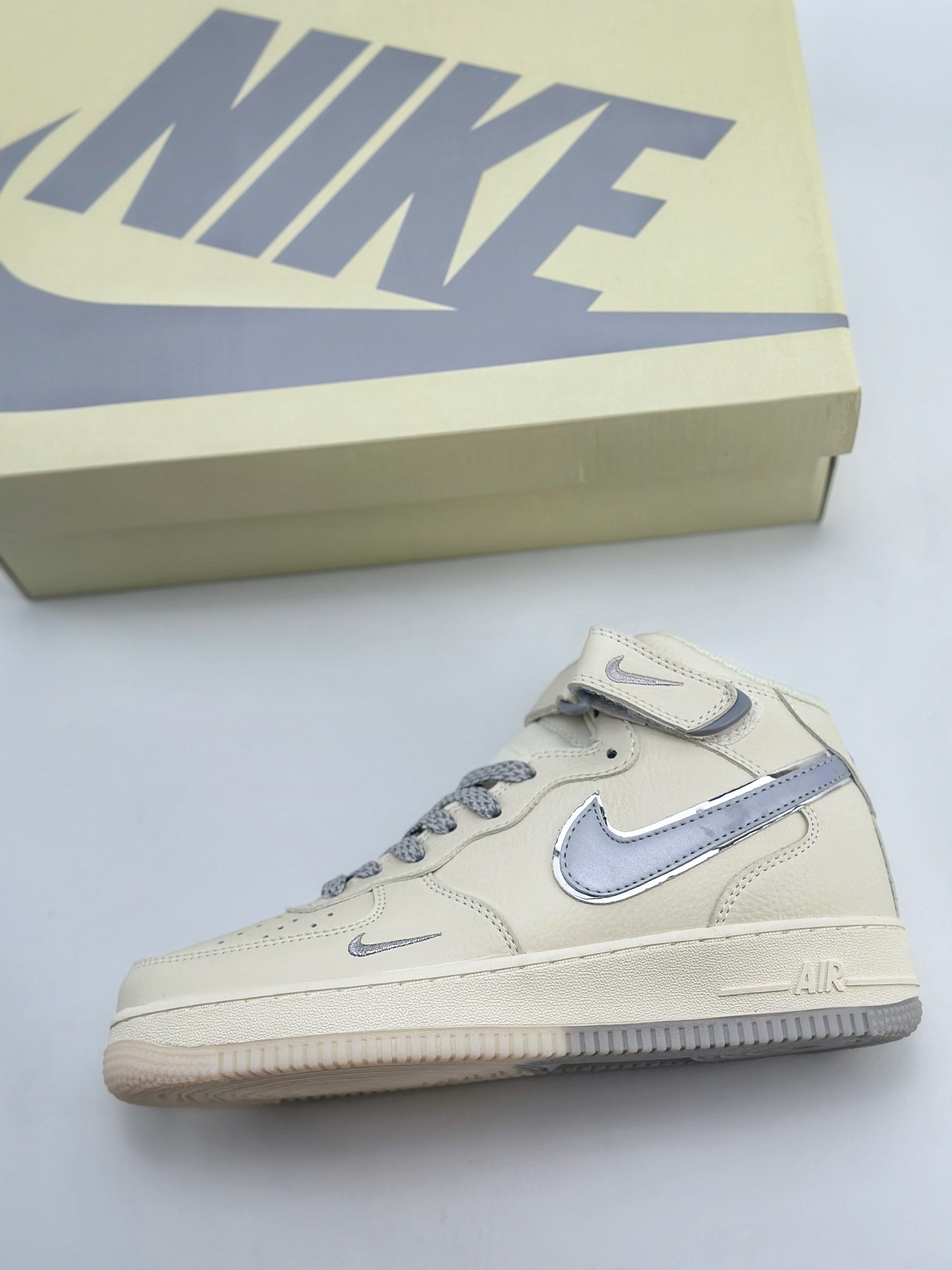 Nike Air Force 1 Mid 07 米银满天星 XL0236-232