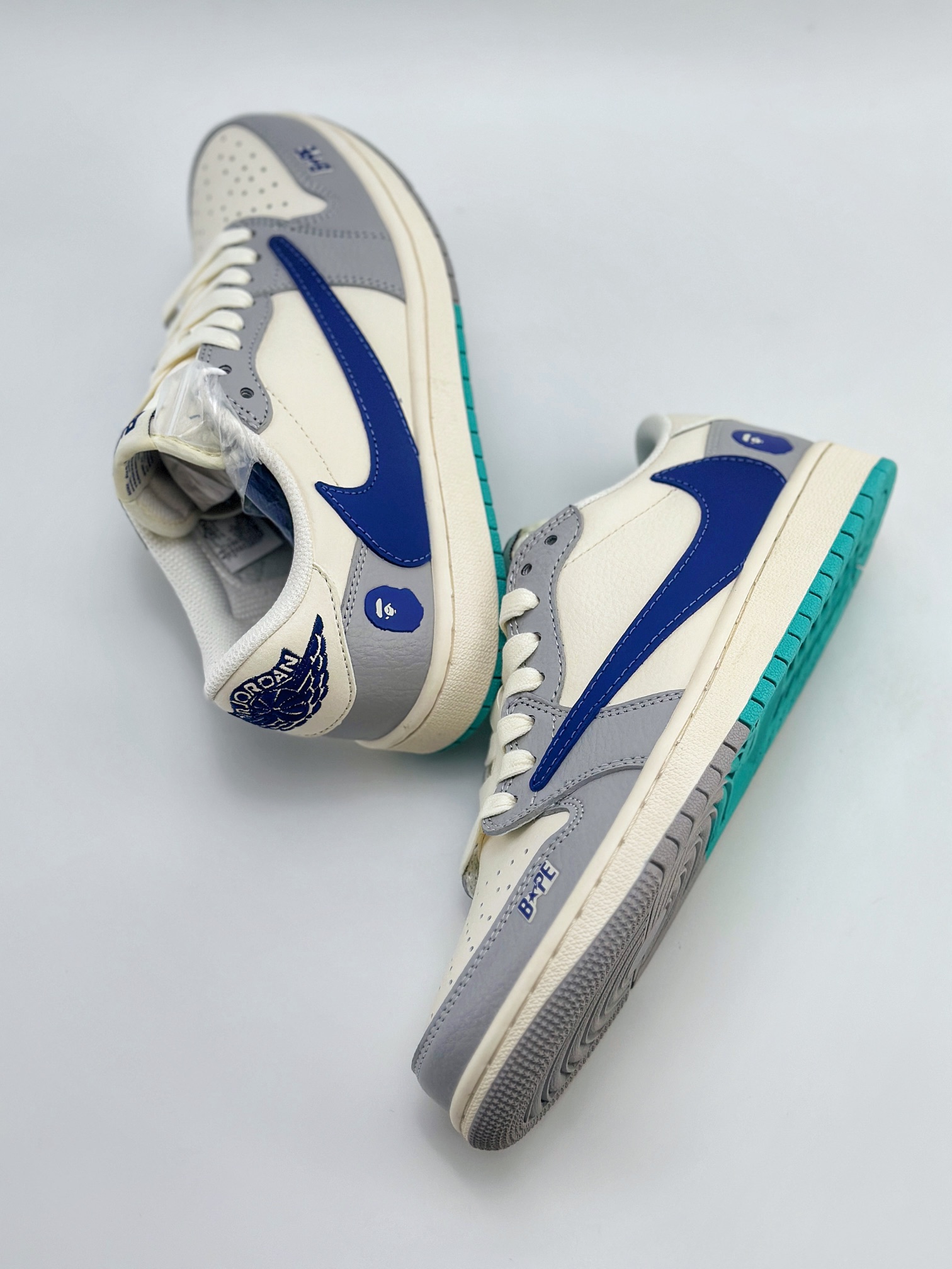 Travis Scott x Nike Air Jordan 1 Low x BAPE 白灰蓝 Air Jordan 1 Low 反转白灰蓝倒钩 LX5188-021