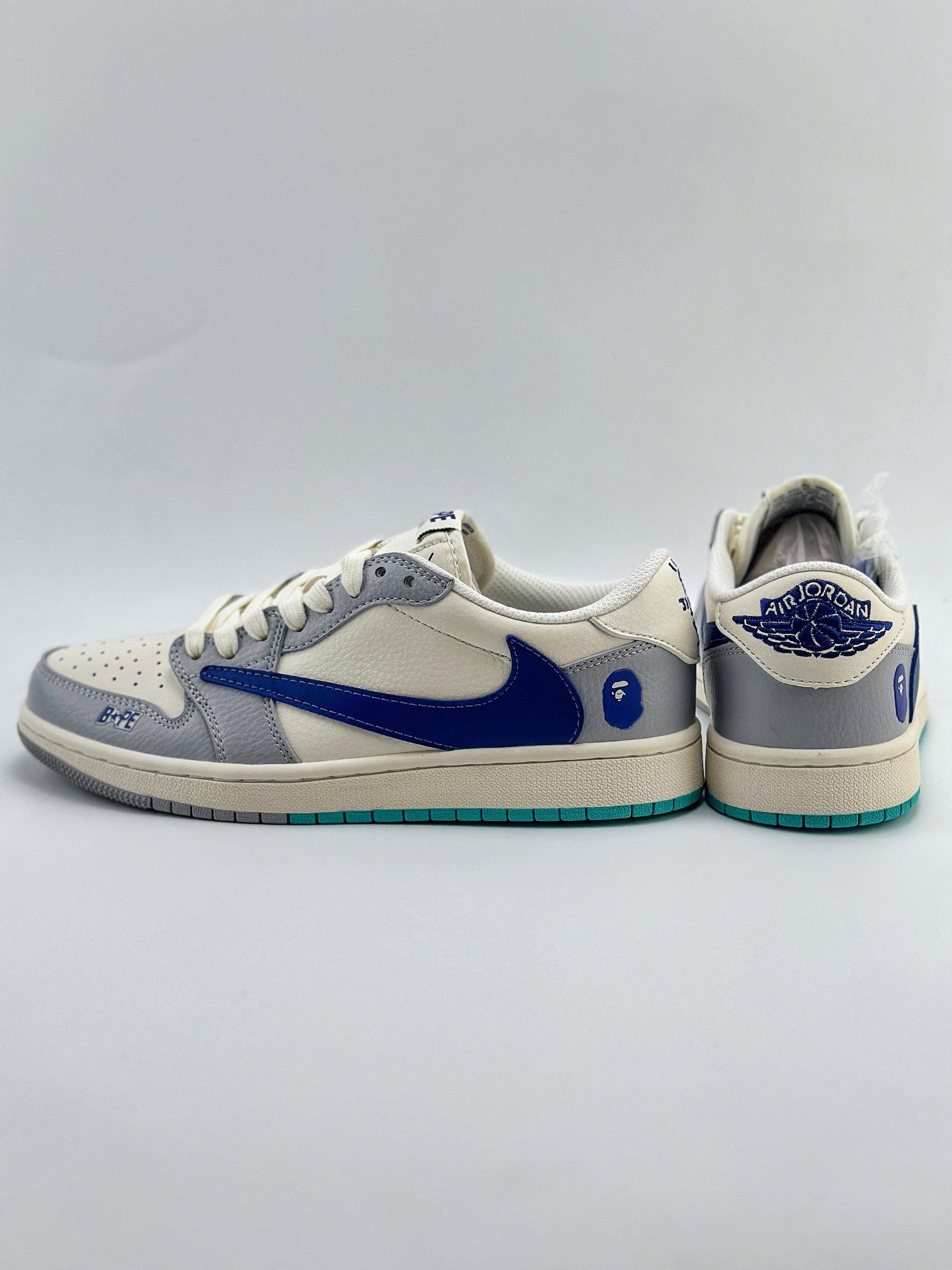 Travis Scott x Nike Air Jordan 1 Low x BAPE 白灰蓝 Air Jordan 1 Low 反转白灰蓝倒钩 LX5188-021