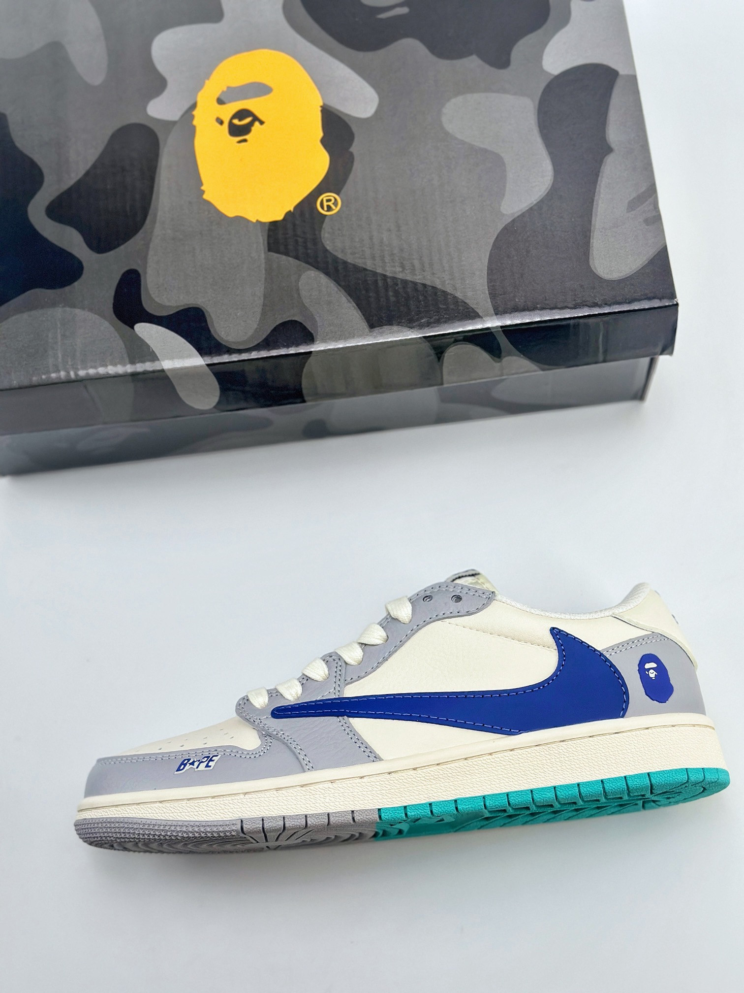 Travis Scott x Nike Air Jordan 1 Low x BAPE 白灰蓝 Air Jordan 1 Low 反转白灰蓝倒钩 LX5188-021