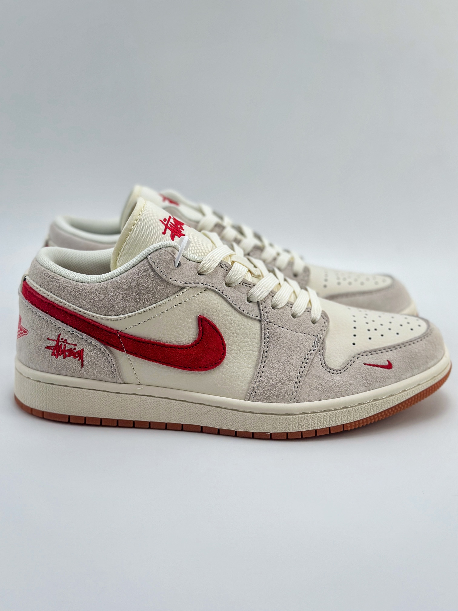 Air Jordan 1 Retro Low x Stussy 斯图西米红翻毛 SJ9950-023