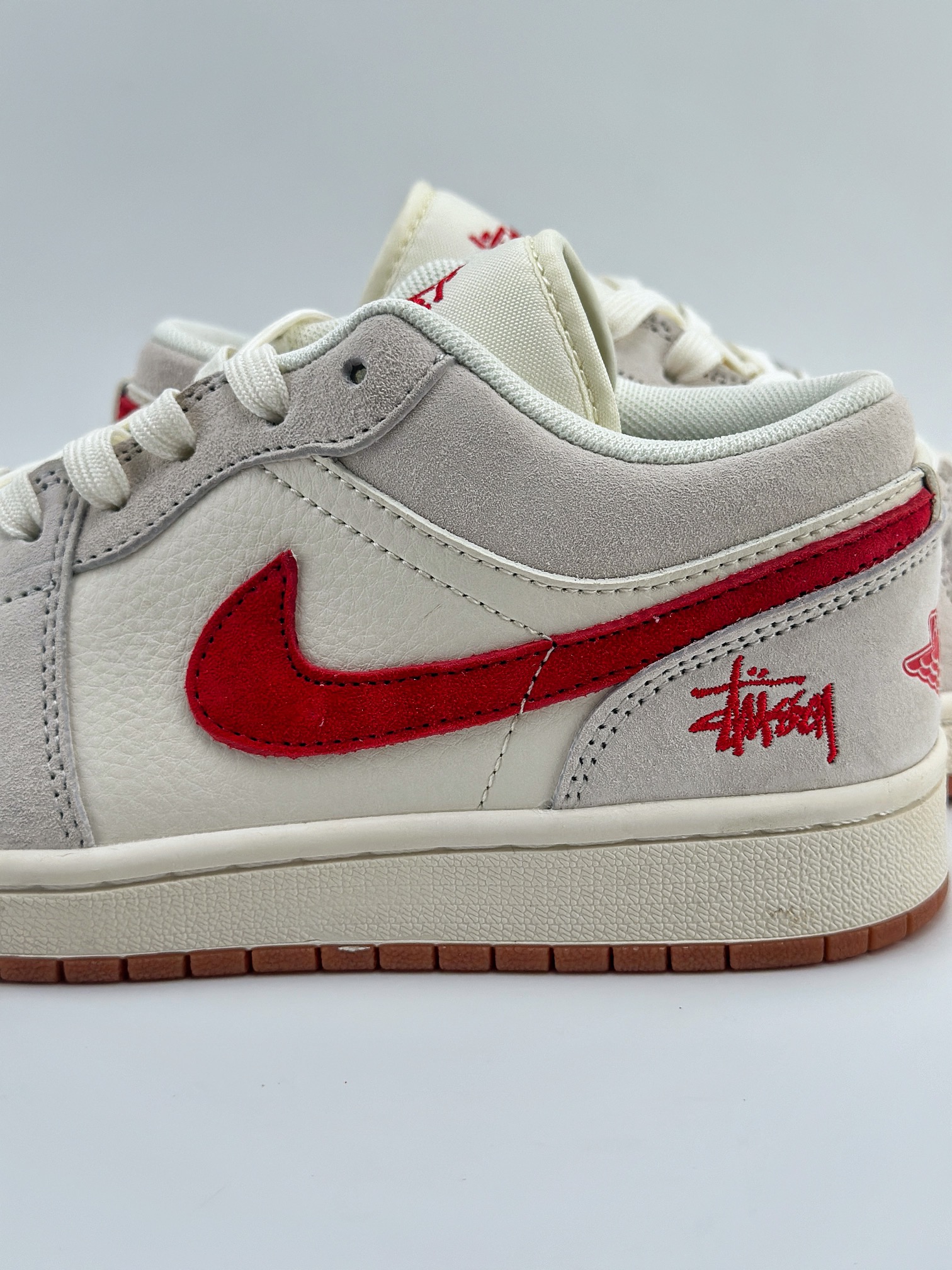 Air Jordan 1 Retro Low x Stussy 斯图西米红翻毛 SJ9950-023