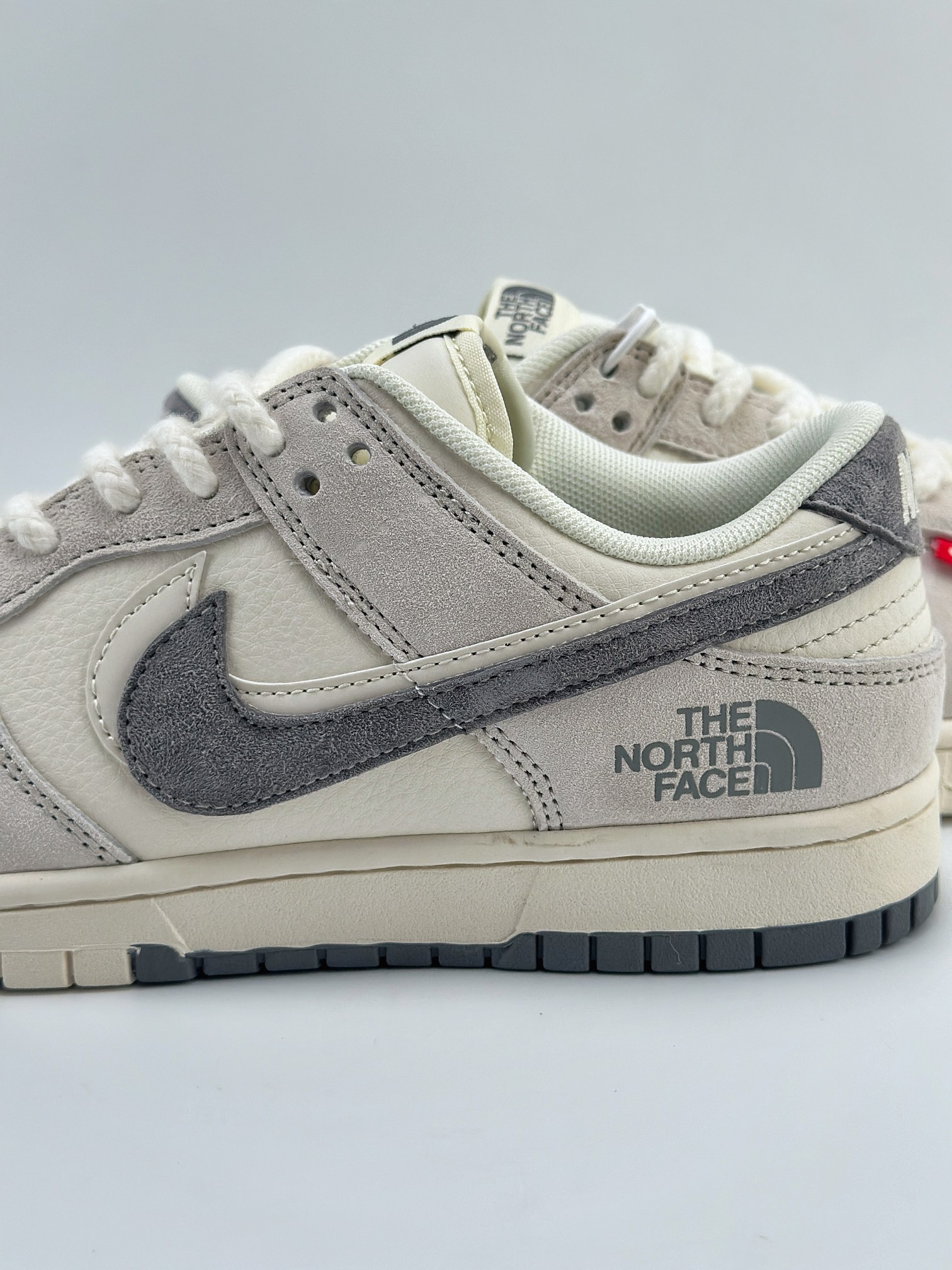 Nike SB Dunk Low x The North Face 白灰双钩 SJ1089-009