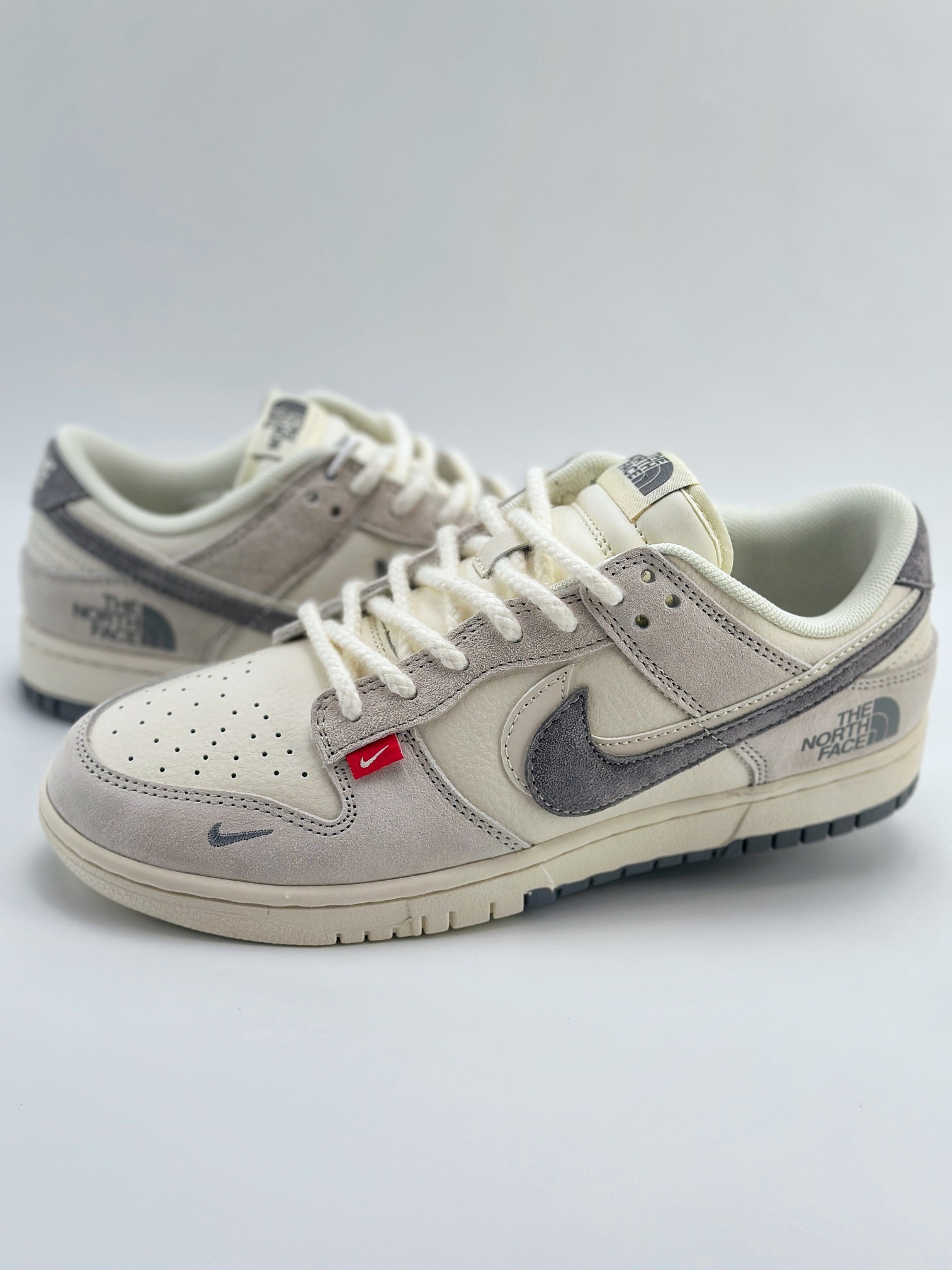 Nike SB Dunk Low x The North Face 白灰双钩 SJ1089-009