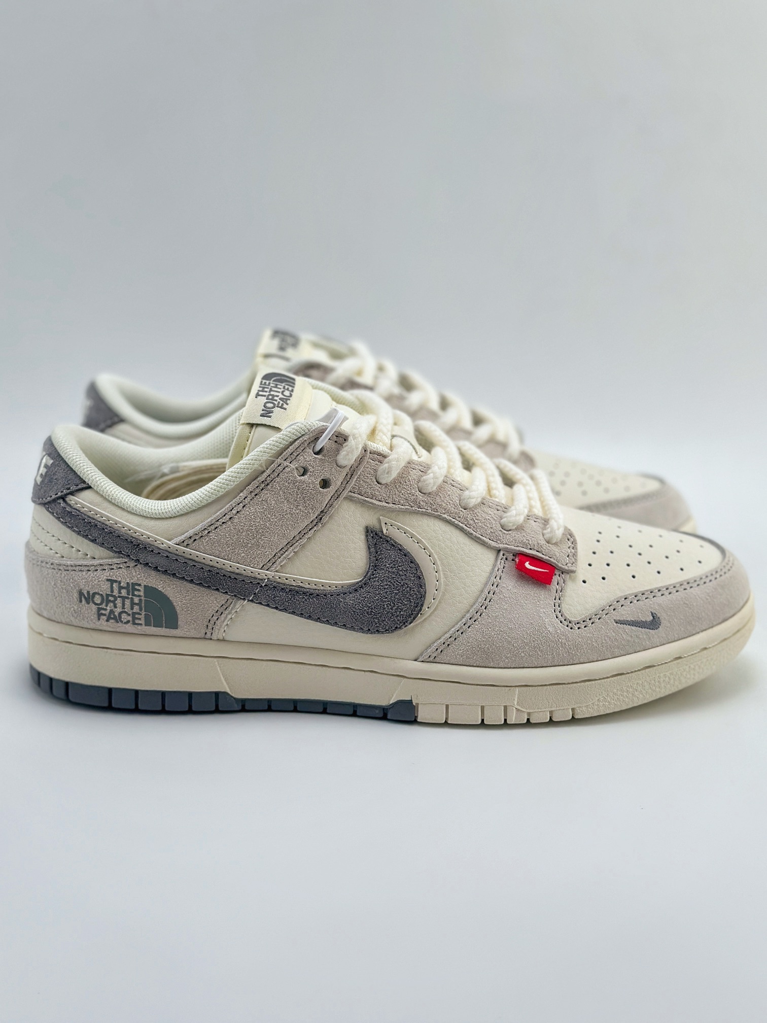 Nike SB Dunk Low x The North Face 白灰双钩 SJ1089-009