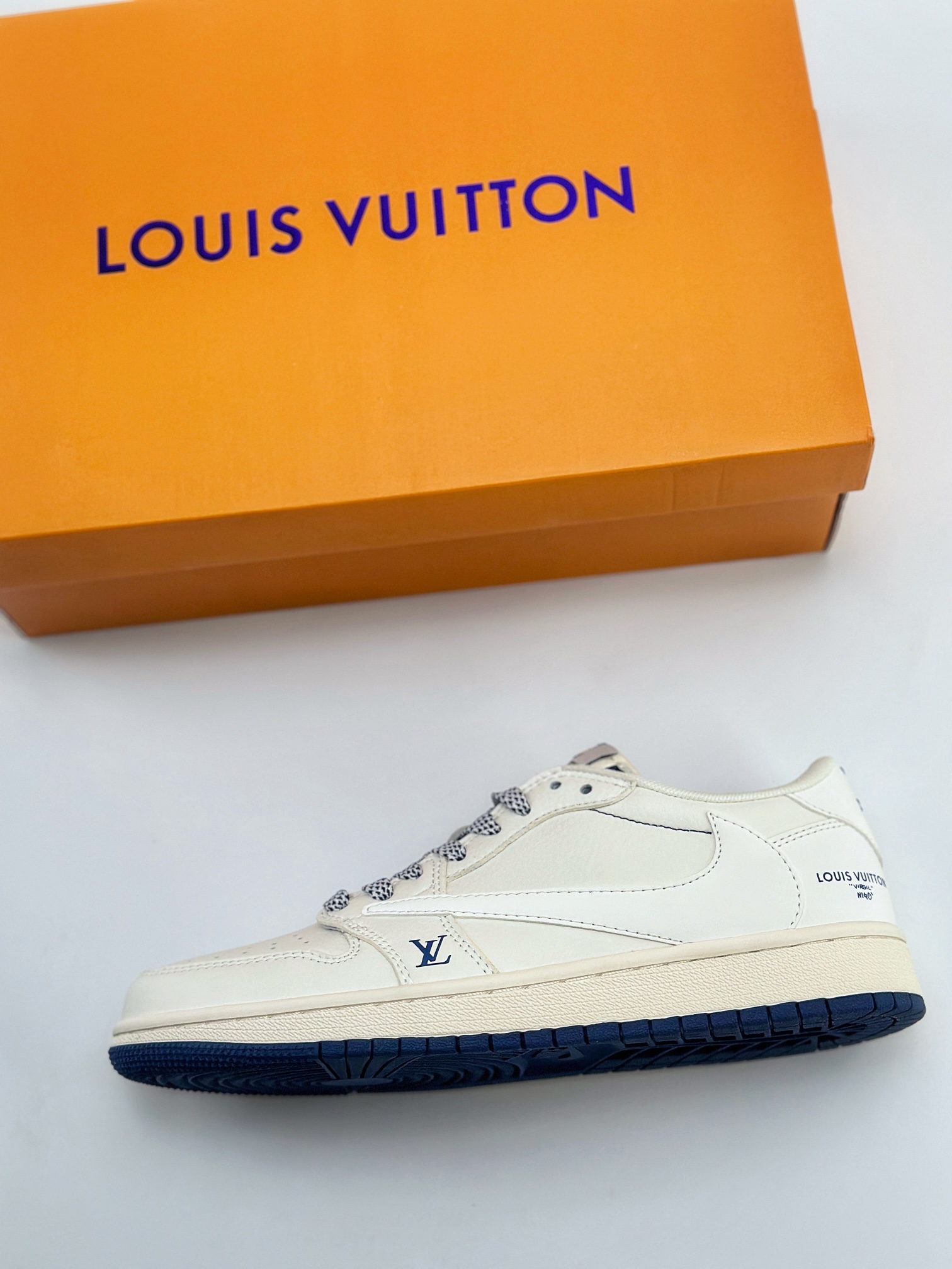 Travis Scott x Nike Air Jordan 1 Low x Louis Vuitton 白蓝 XZ1268-003