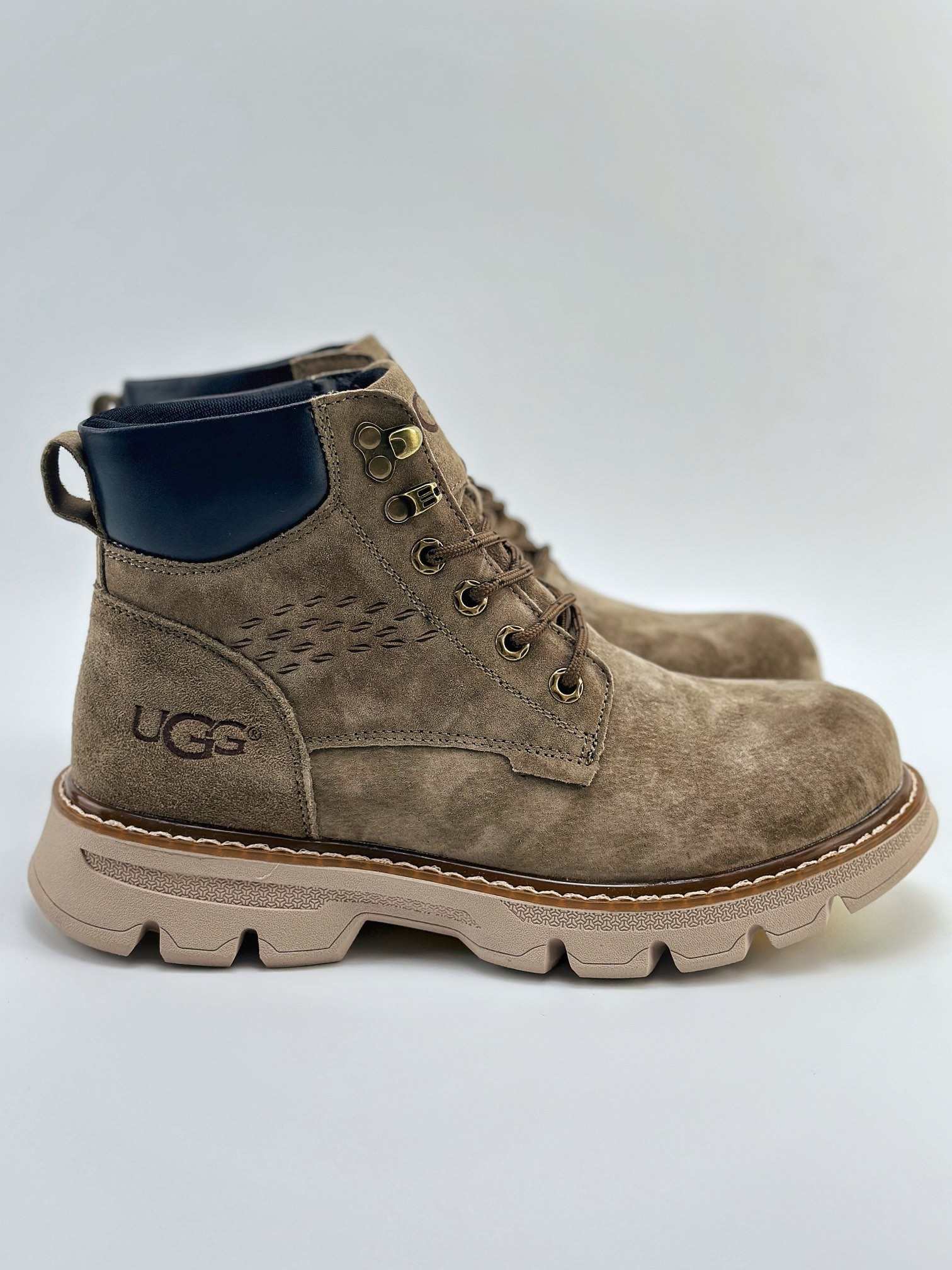 新货UGG Tasman Weather Hybrid 塔斯曼混合系列中帮轻量休闲马丁靴