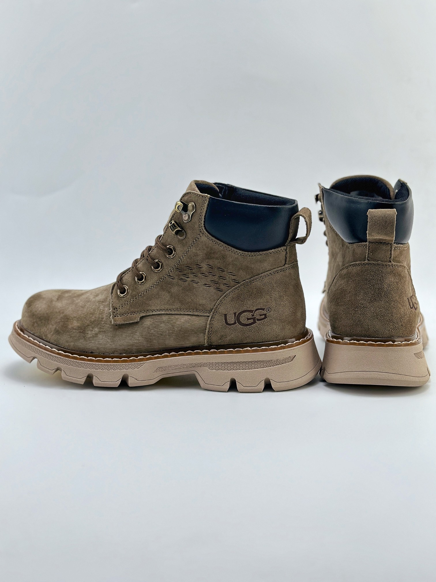 新货UGG Tasman Weather Hybrid 塔斯曼混合系列中帮轻量休闲马丁靴