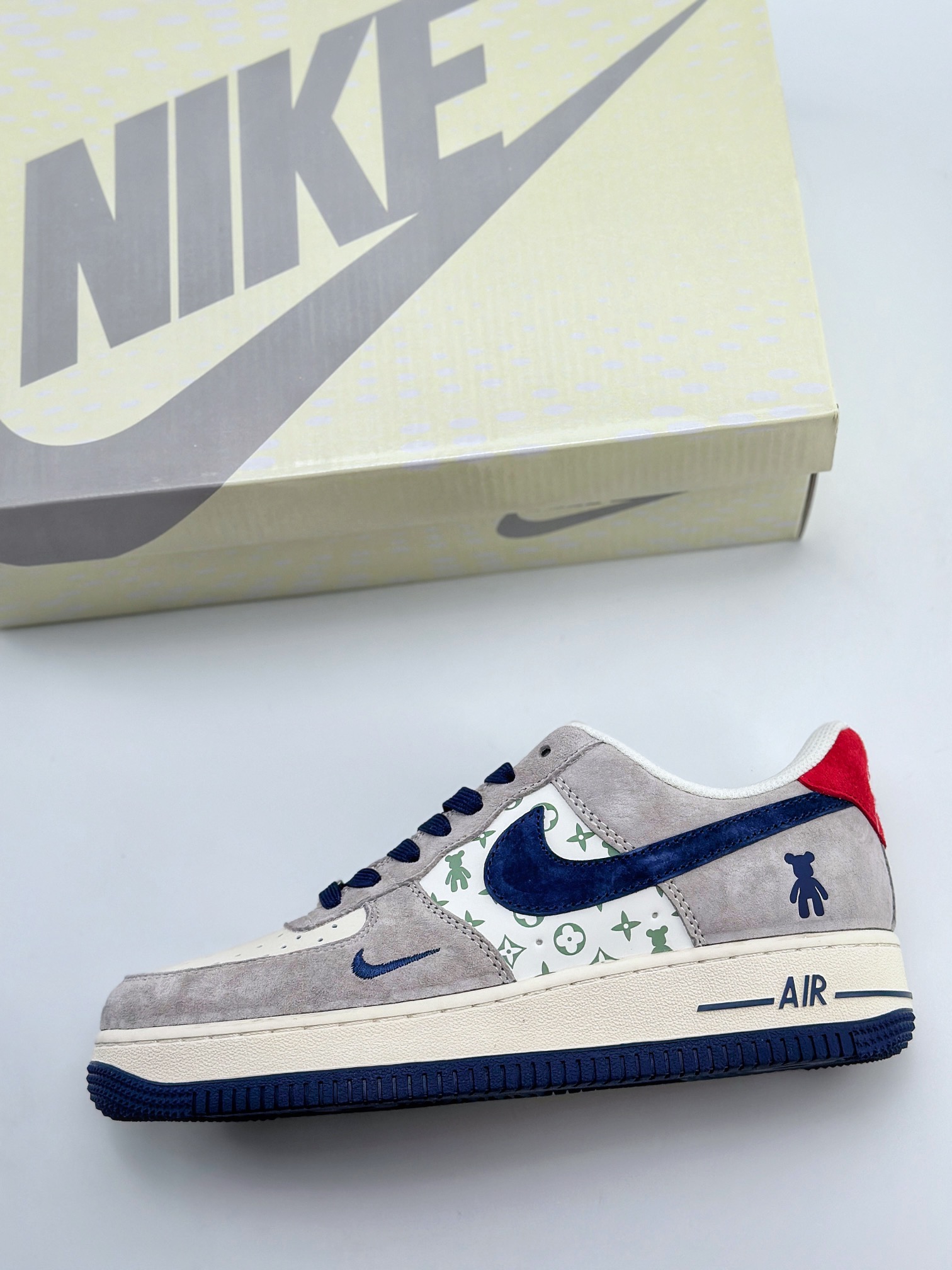 Nike Air Force 1 Low 07 x Bearbrick 白蓝红 SJ9188-001