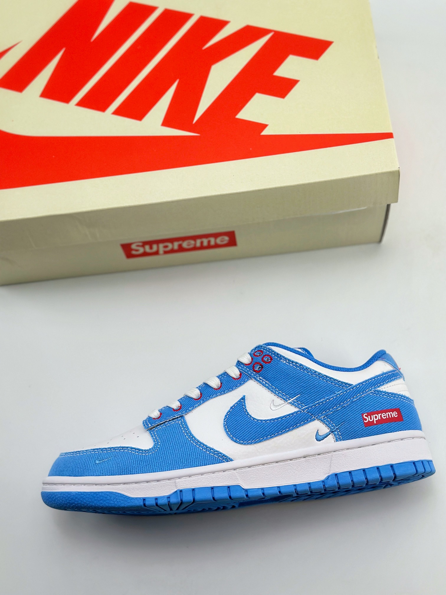 Nike SB Dunk Low x Supreme 白天蓝牛仔三小钩 KK1888-015