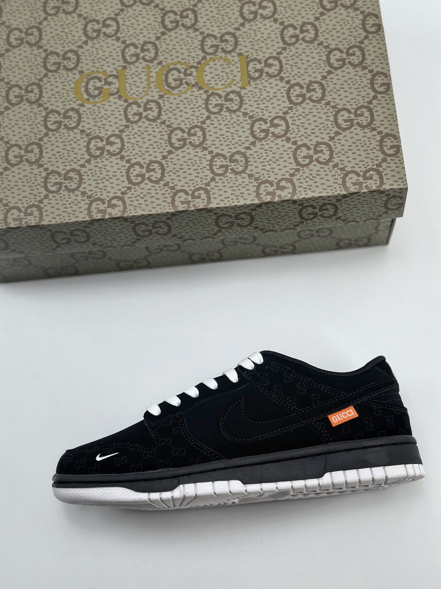 Nike SB Dunk Low x GUCCI 纯黑暗纹 FC1688-140