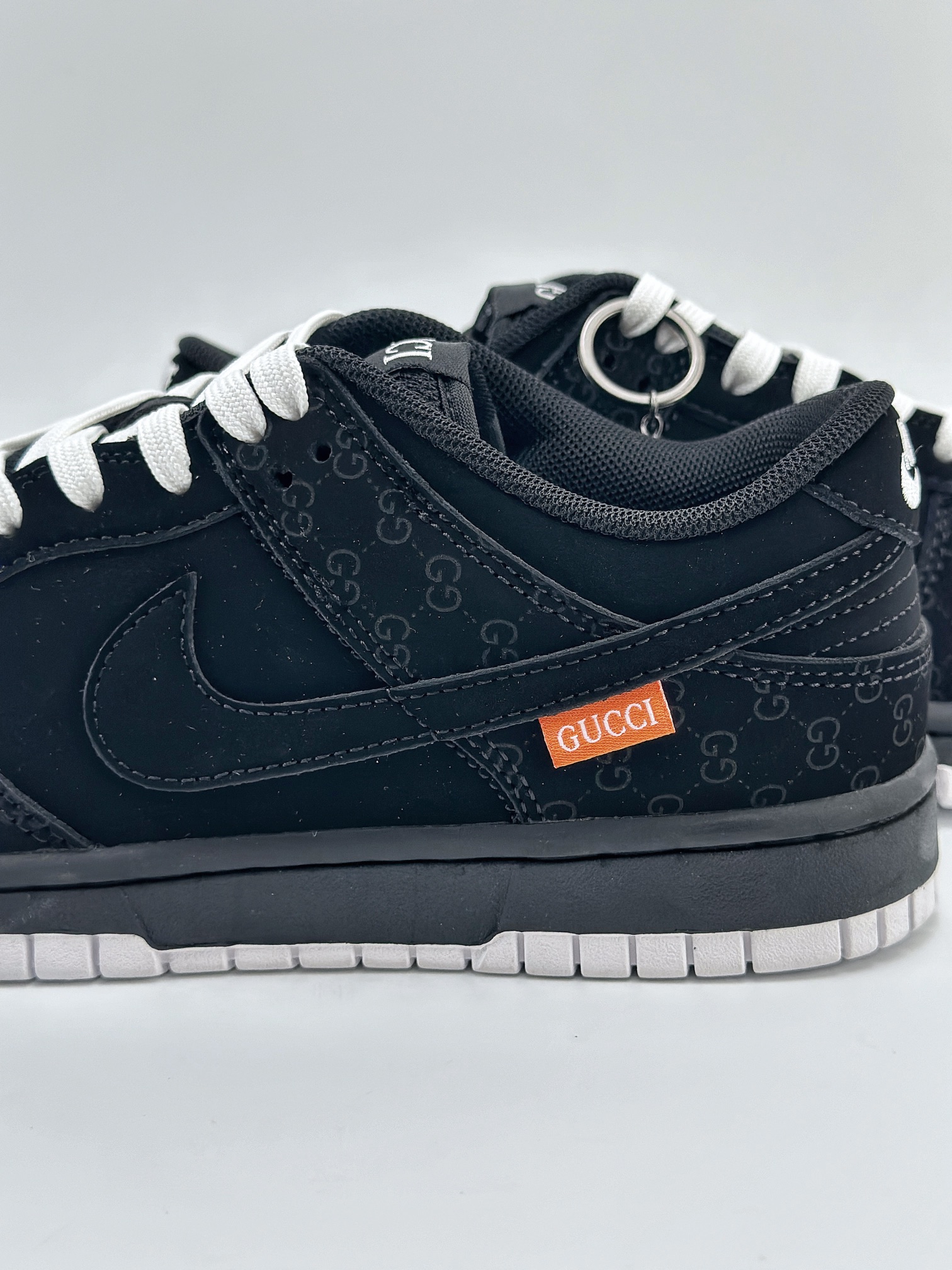 Nike SB Dunk Low x GUCCI 纯黑暗纹 FC1688-140