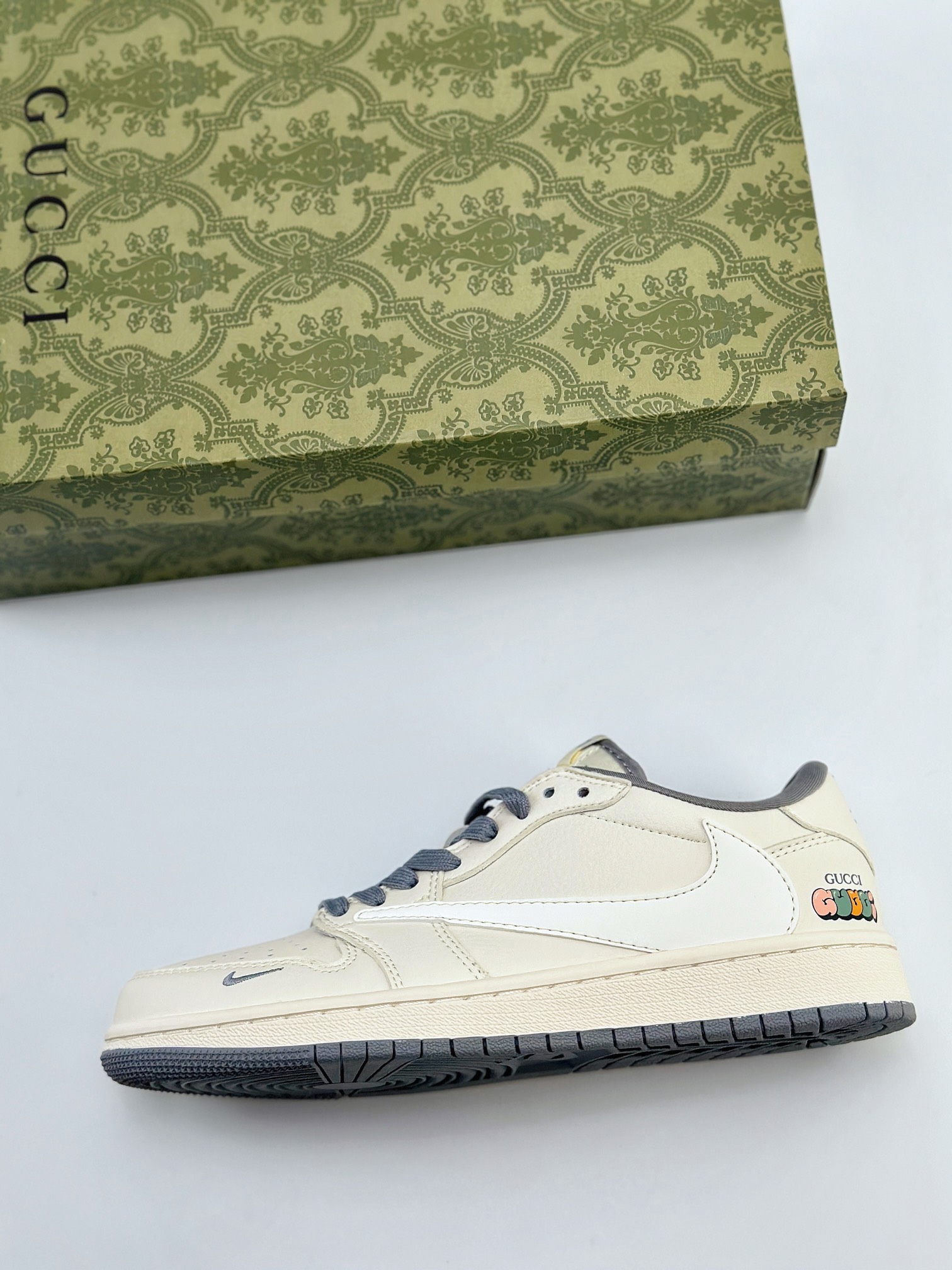 Travis Scott x Nike Air Jordan 1 Low x GUCCI 白灰 Air Jordan 1 Low 反转白灰小钩倒钩 DM6688-607