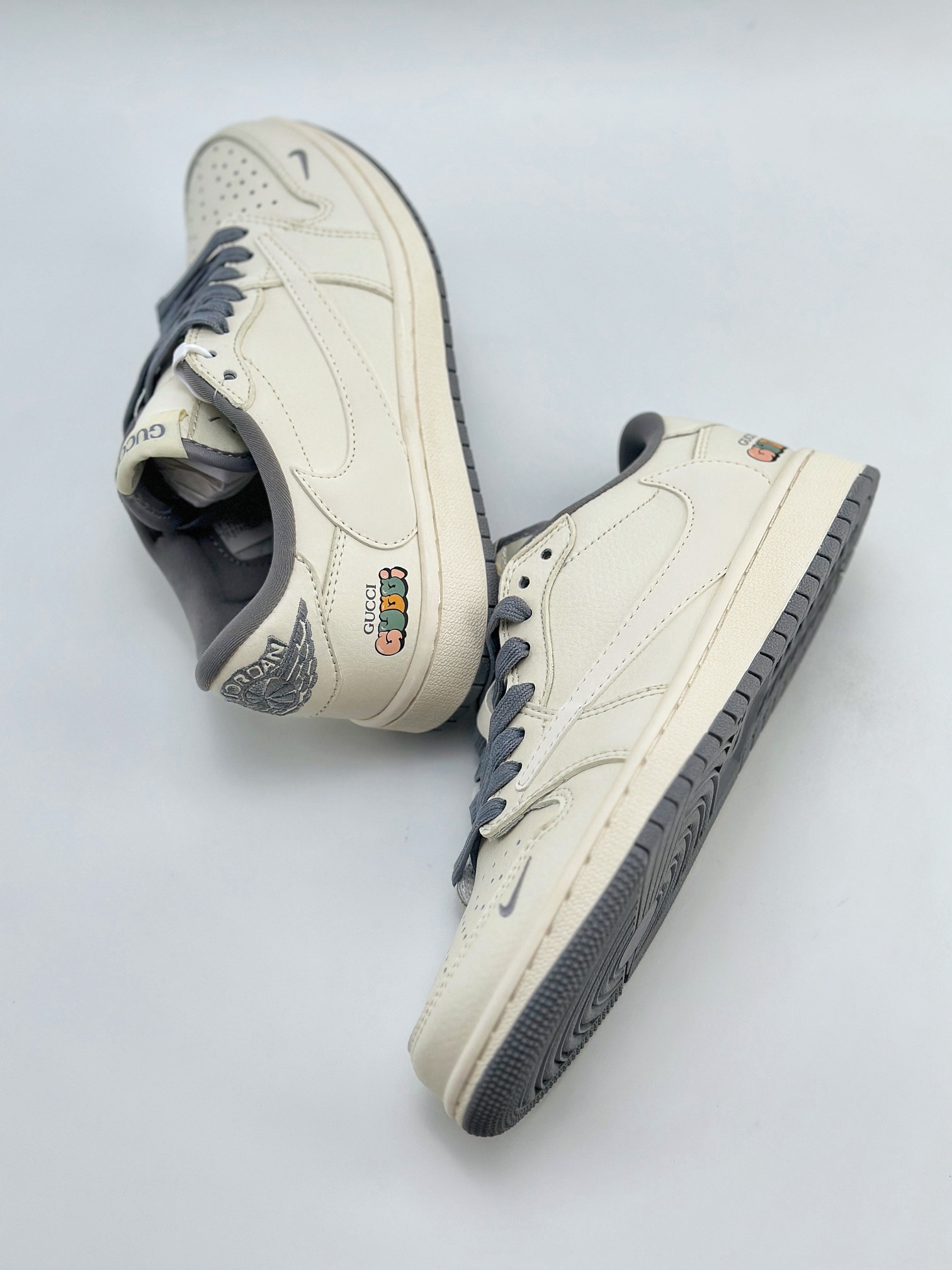 Travis Scott x Nike Air Jordan 1 Low x GUCCI 白灰 Air Jordan 1 Low 反转白灰小钩倒钩 DM6688-607