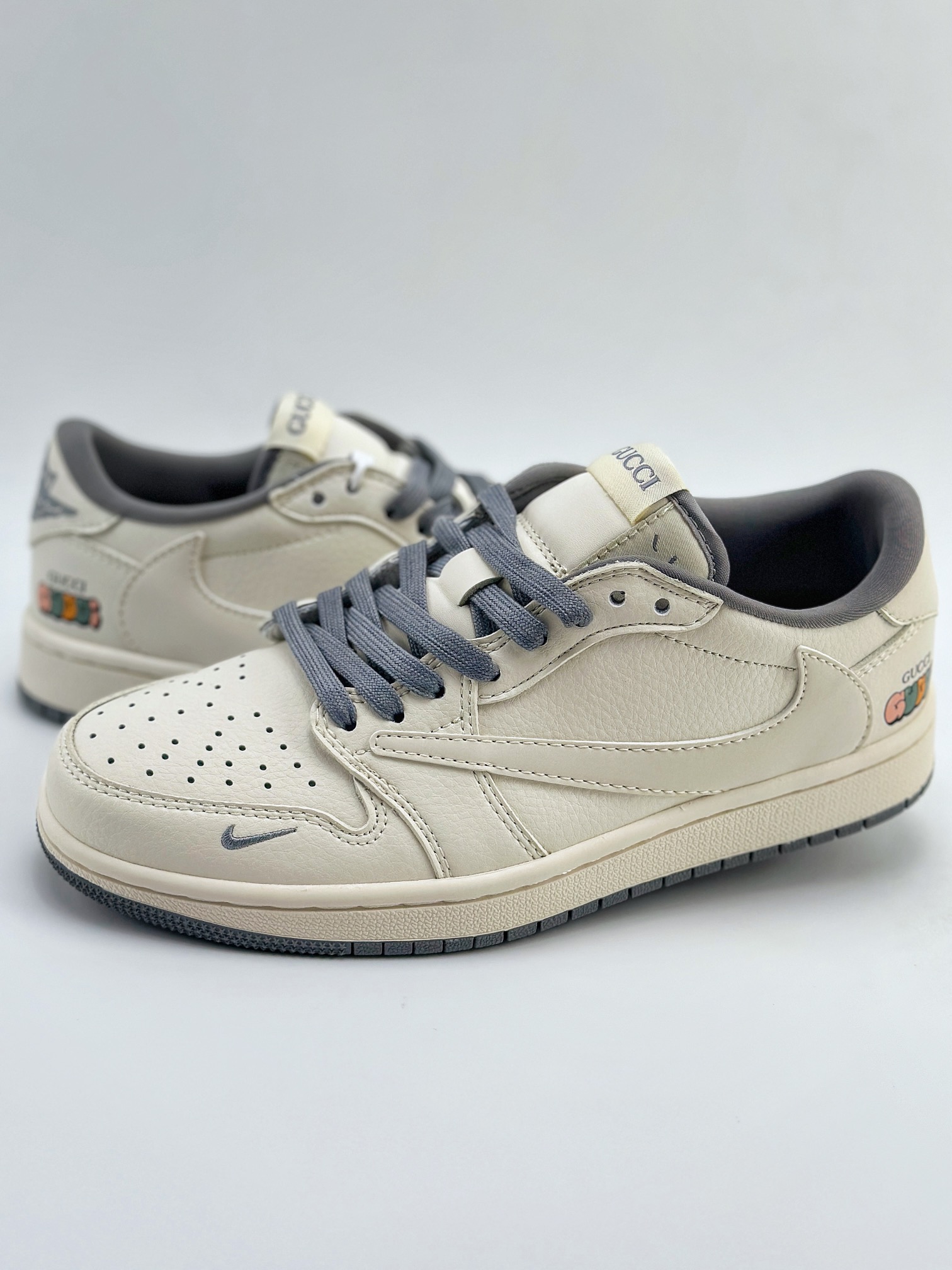 Travis Scott x Nike Air Jordan 1 Low x GUCCI 白灰 Air Jordan 1 Low 反转白灰小钩倒钩 DM6688-607