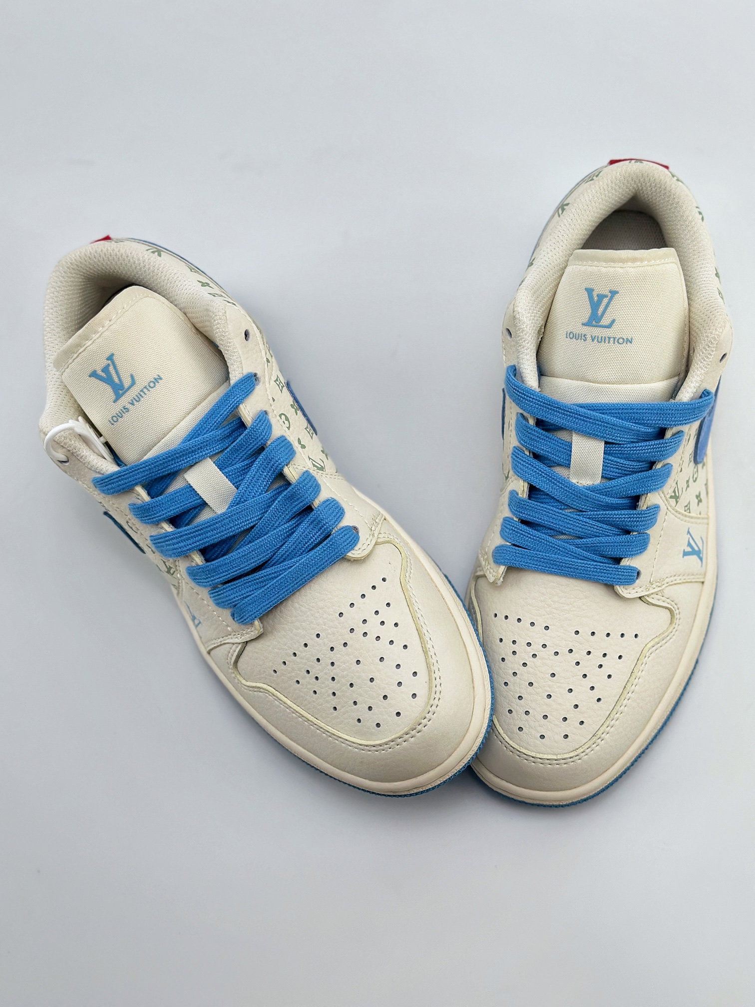 Air Jordan 1 Retro Low x Louis Vuitton 白蓝 WG8850-008