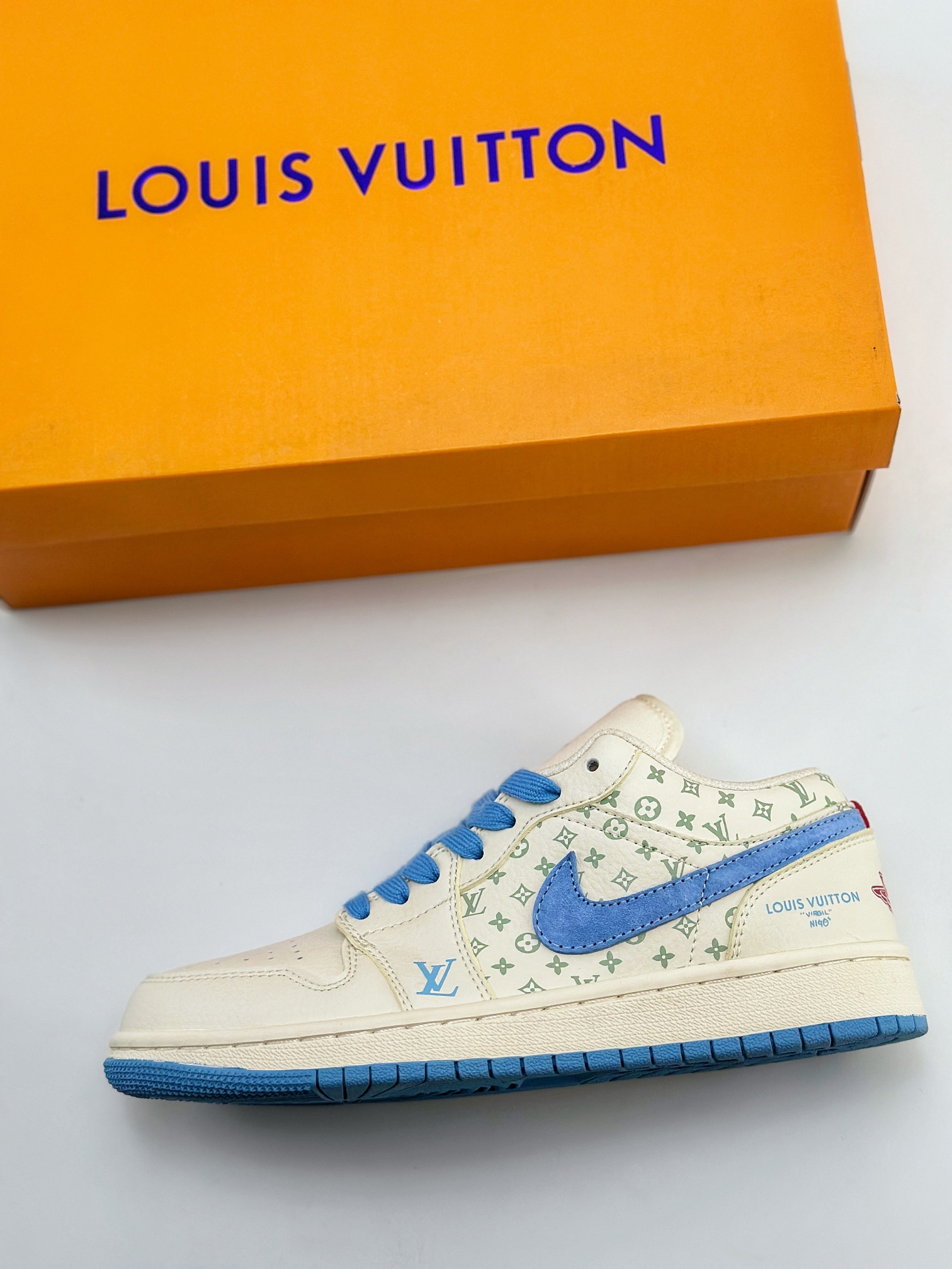 Air Jordan 1 Retro Low x Louis Vuitton 白蓝 WG8850-008