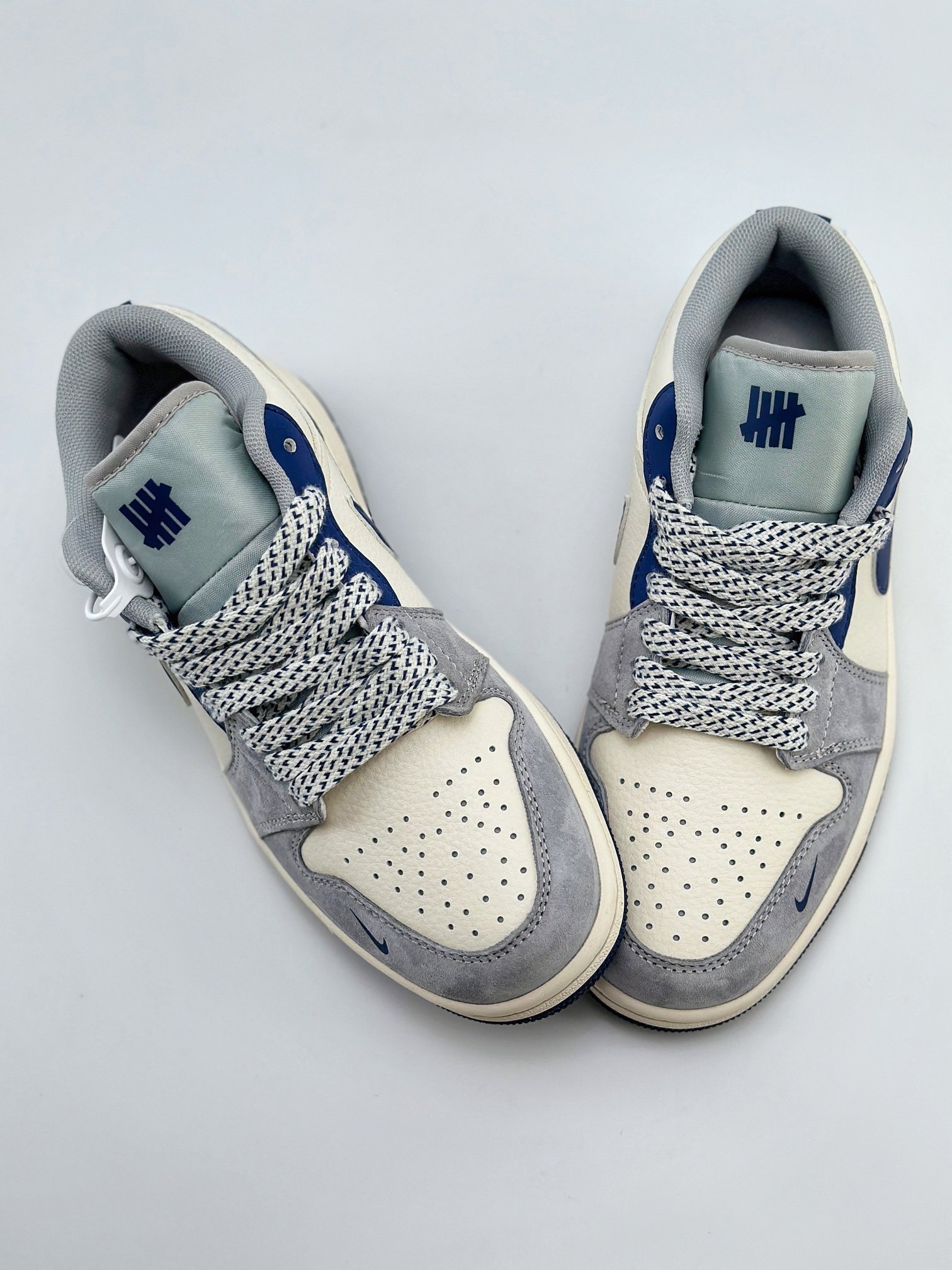 Air Jordan 1 Retro Low x UNDEFEATED 白浅灰小钩 XX2403-004