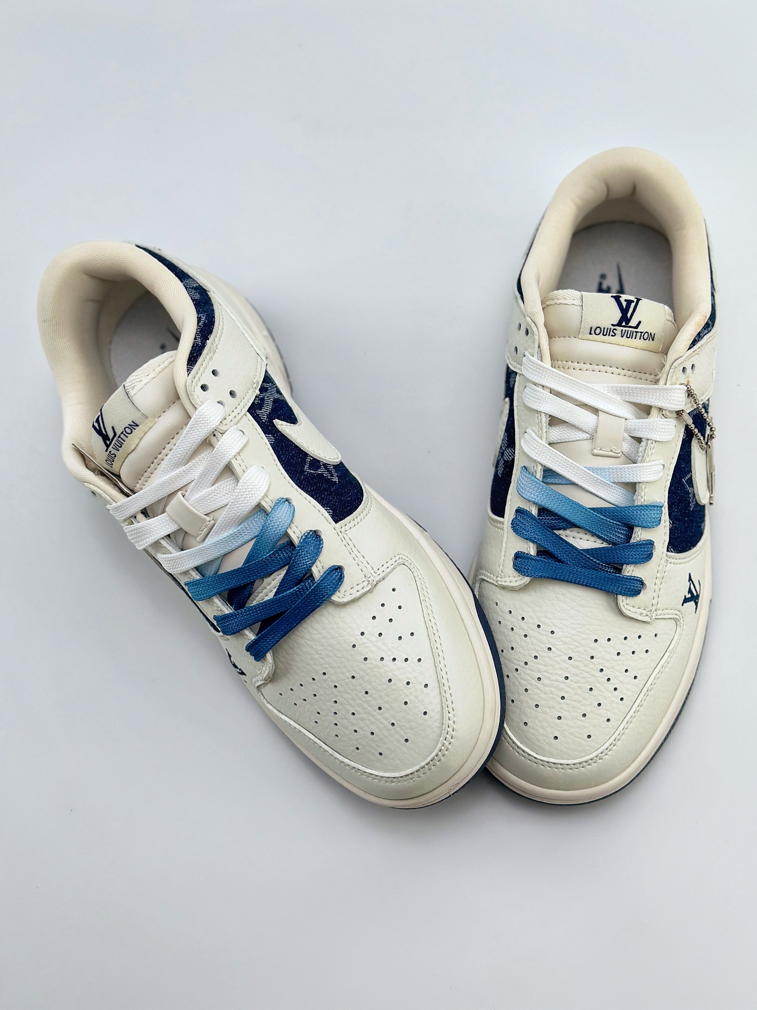 Nike SB Dunk Low x Louis Vuitton 白藏蓝牛仔布 XB3802-359