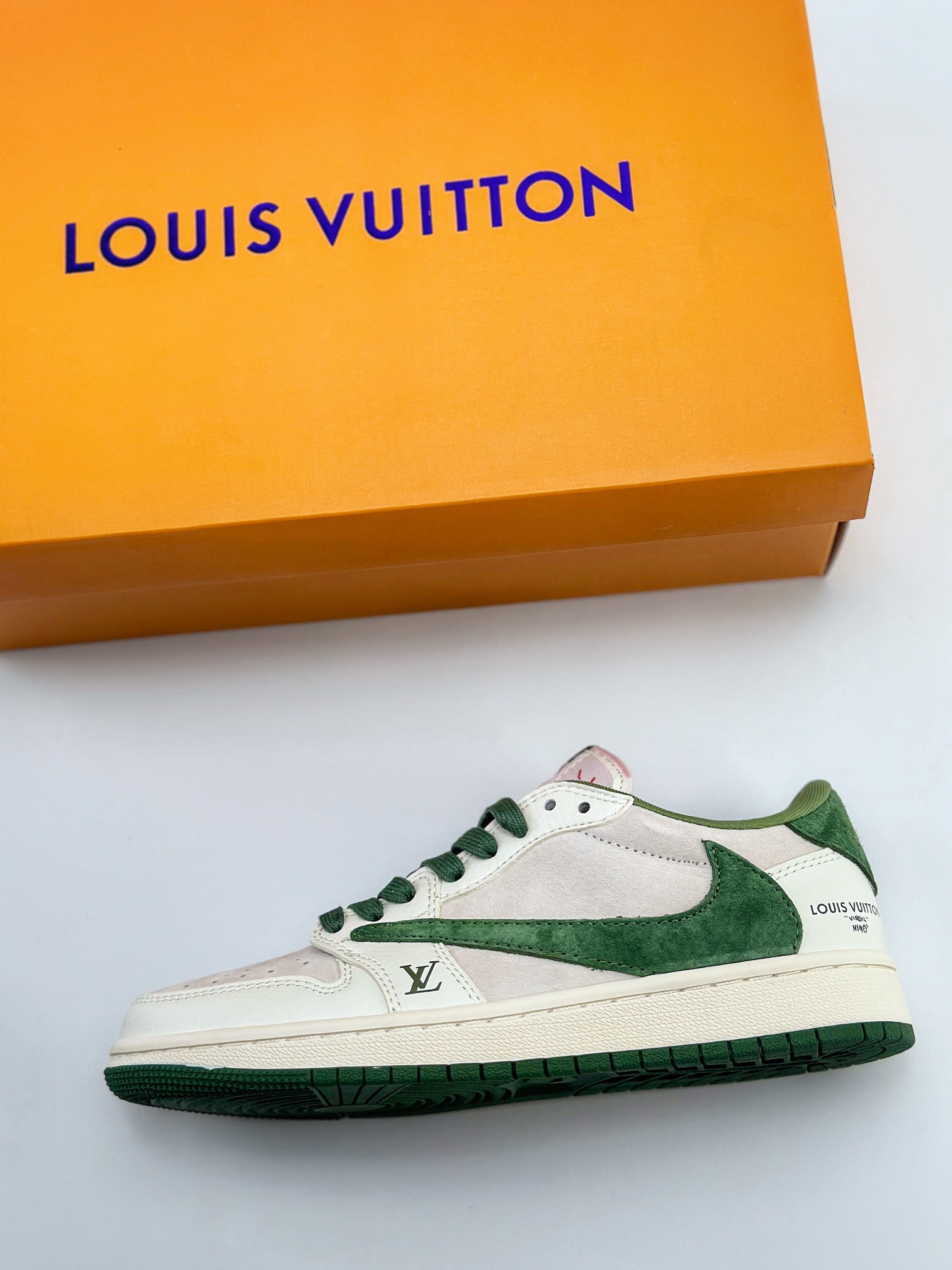 Travis Scott x Nike Air Jordan 1 Low x Louis Vuitton 灰绿 XZ1268-005