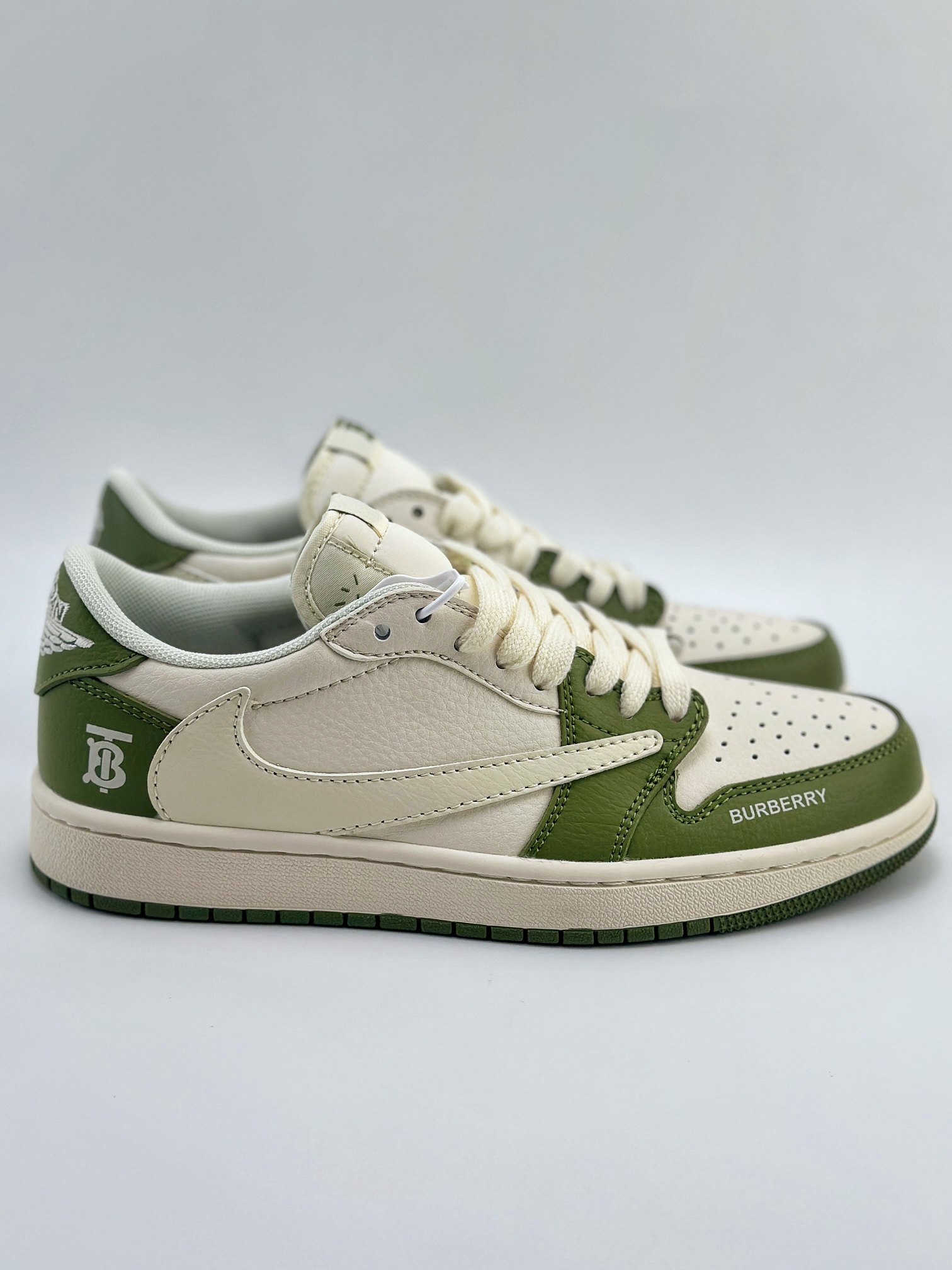 Travis Scott x Nike Air Jordan 1 Low x BURBERRY 米绿 Air Jordan 1 Low 反转米绿倒钩 QY0966-115