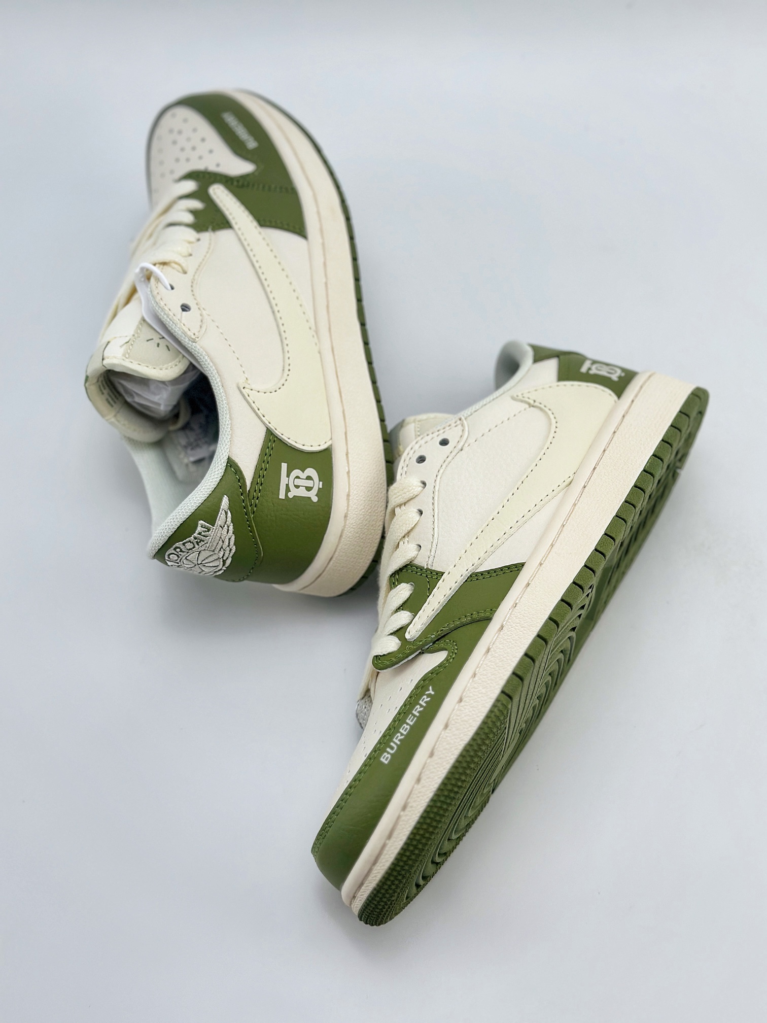 Travis Scott x Nike Air Jordan 1 Low x BURBERRY 米绿 Air Jordan 1 Low 反转米绿倒钩 QY0966-115