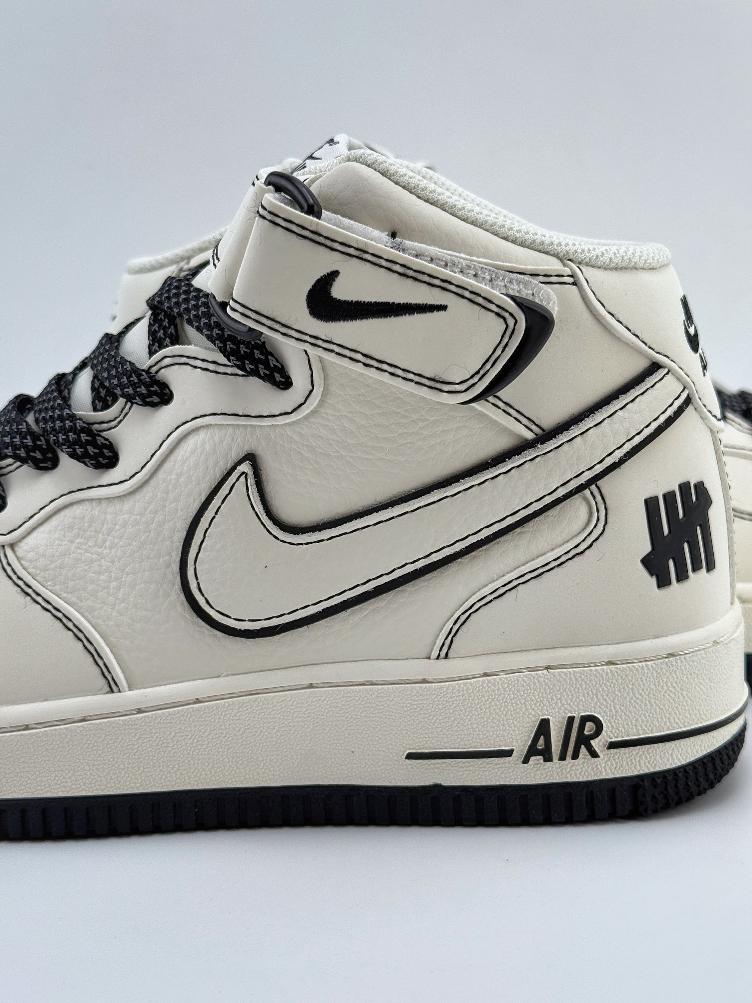 Nike Air Force 1 Mid x Undefeated 夜魔侠 白黑满天星 GB5969-001