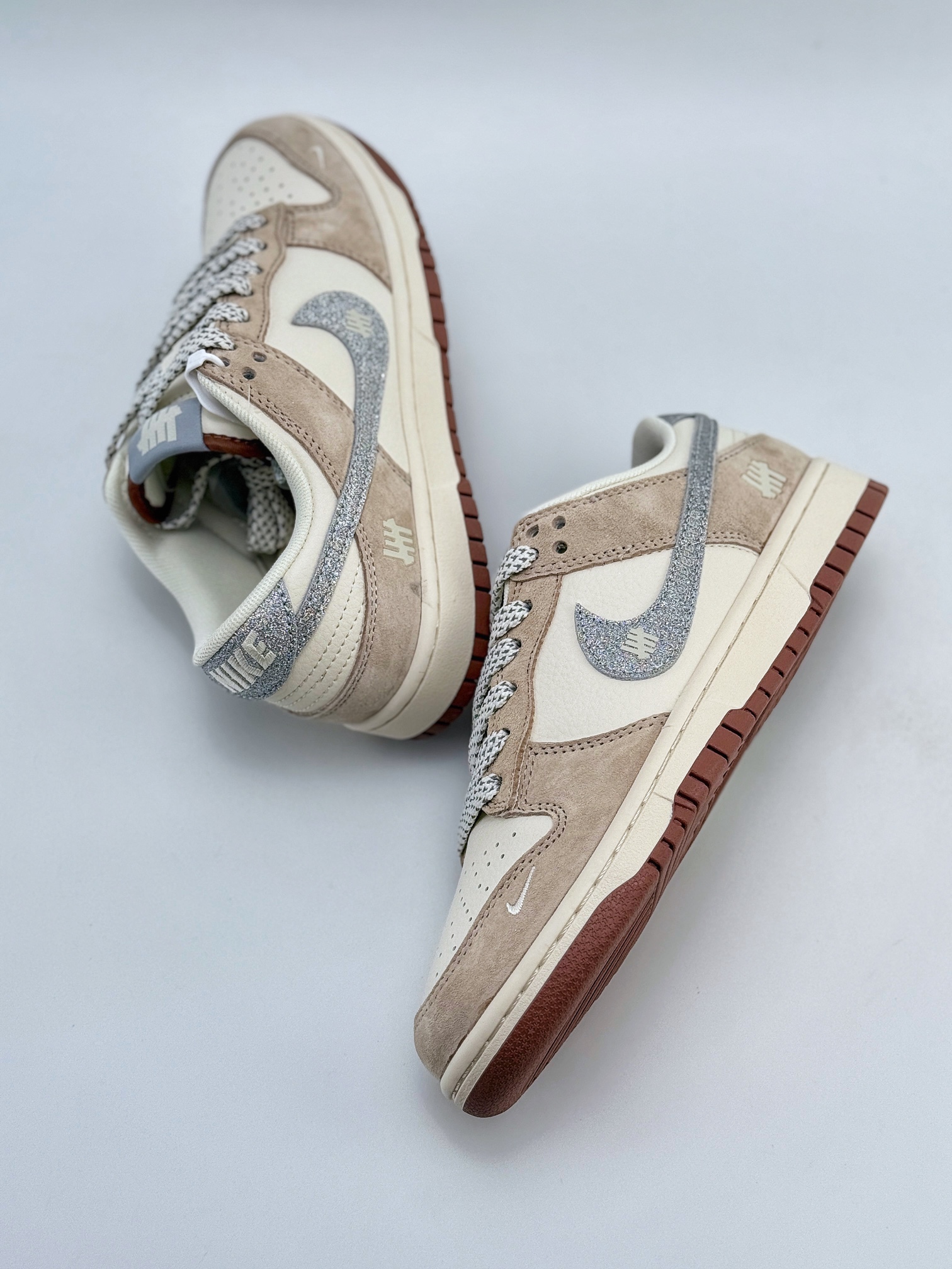 Nike SB Dunk Low x UNDEFEATED 米棕蓝满天星 CF3688-013