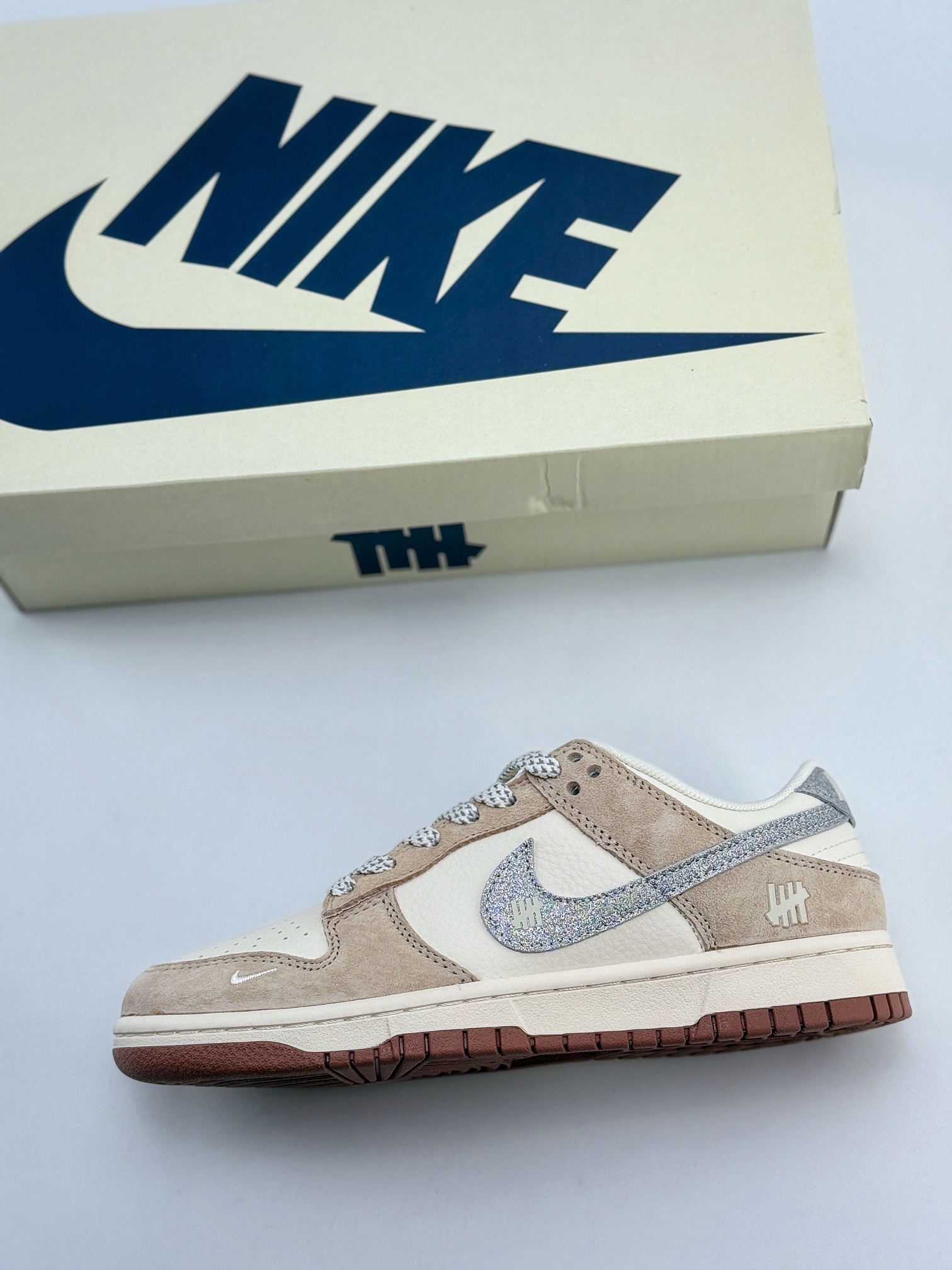 Nike SB Dunk Low x UNDEFEATED 米棕蓝满天星 CF3688-013