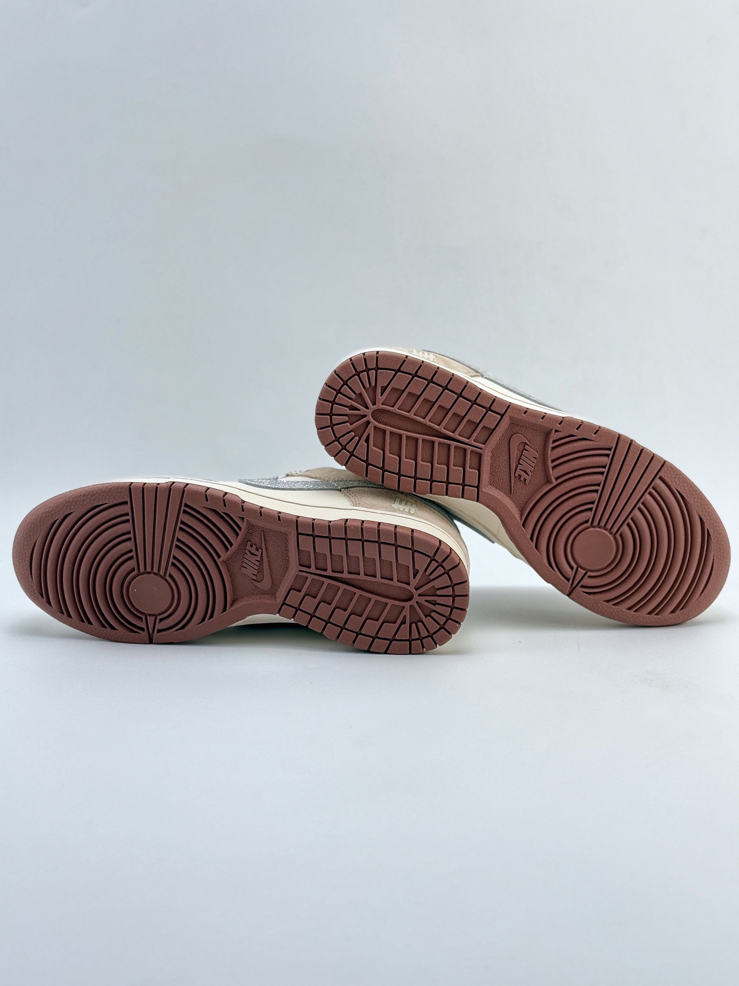 Nike SB Dunk Low x UNDEFEATED 米棕蓝满天星 CF3688-013