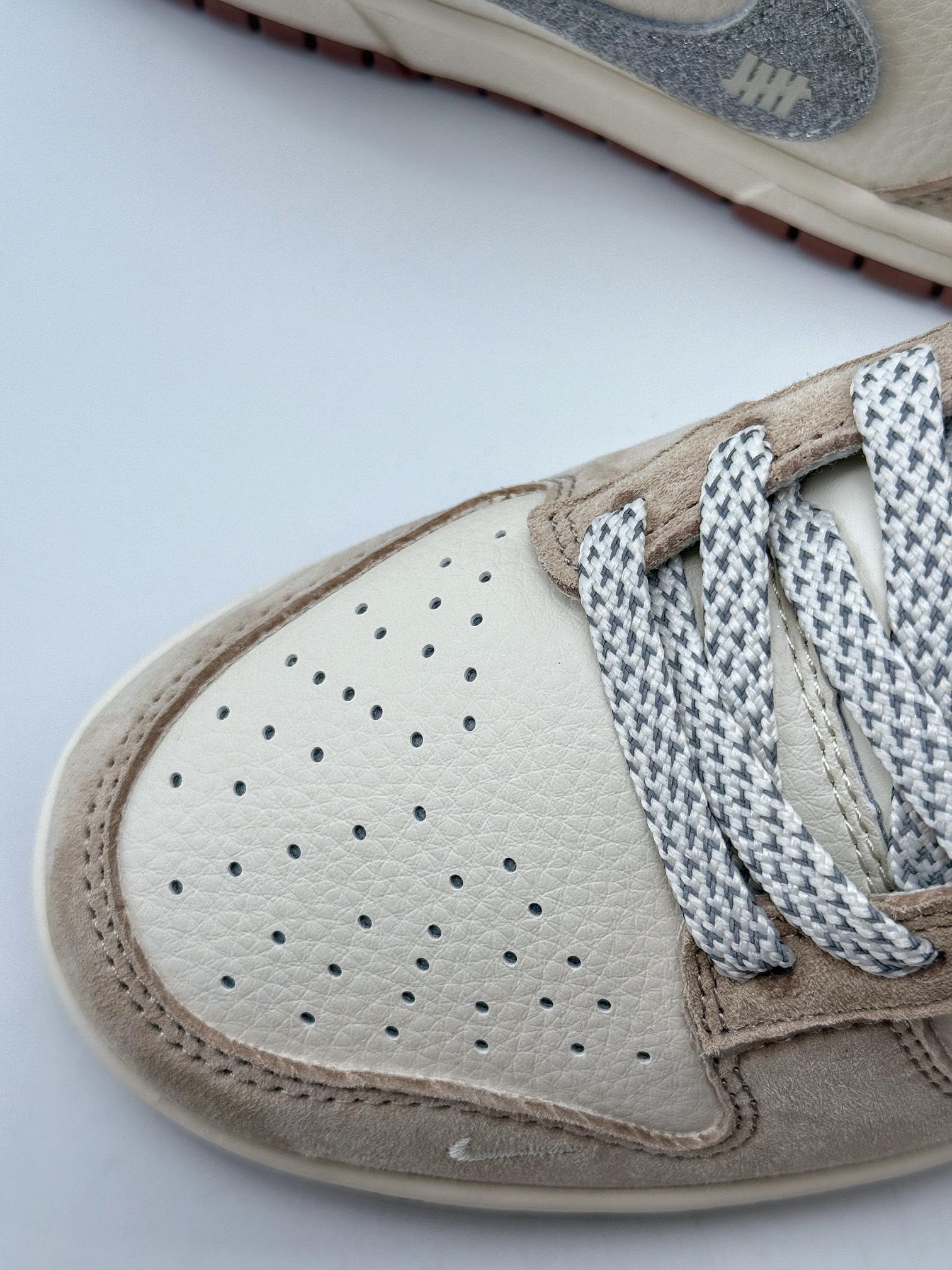 Nike SB Dunk Low x UNDEFEATED 米棕蓝满天星 CF3688-013