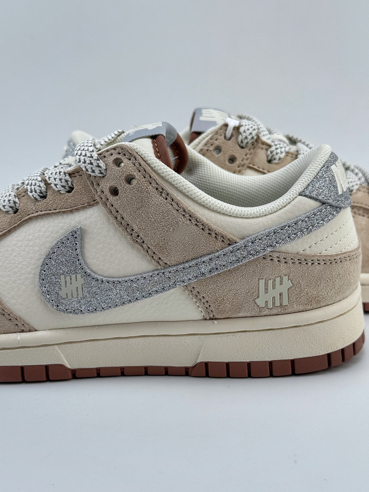 Nike SB Dunk Low x UNDEFEATED 米棕蓝满天星 CF3688-013