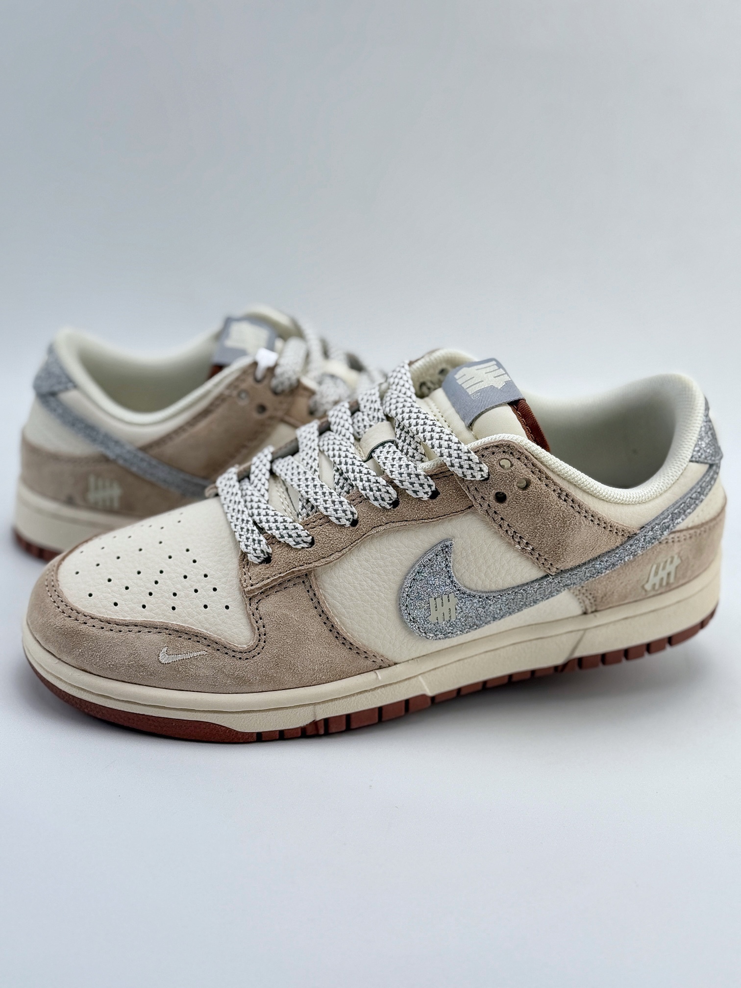 Nike SB Dunk Low x UNDEFEATED 米棕蓝满天星 CF3688-013
