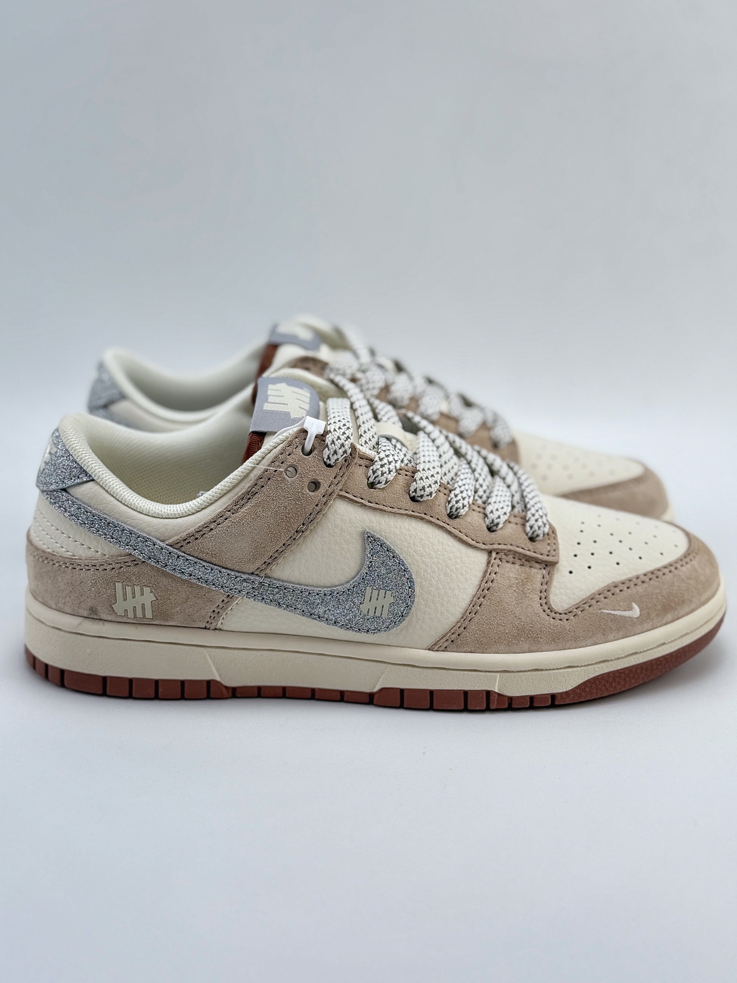 Nike SB Dunk Low x UNDEFEATED 米棕蓝满天星 CF3688-013
