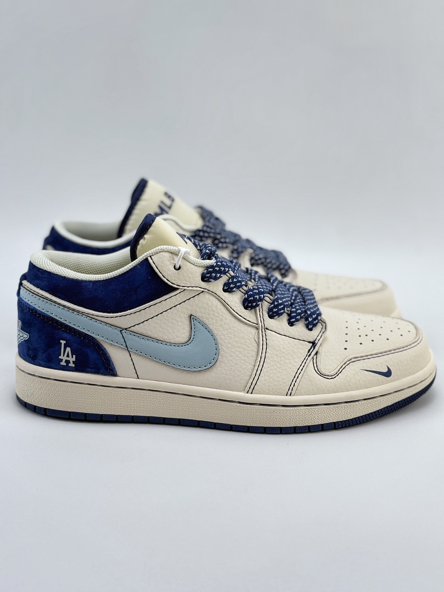 Air Jordan 1 Retro Low x MLB 米蓝小钩满天星 XX2403-005