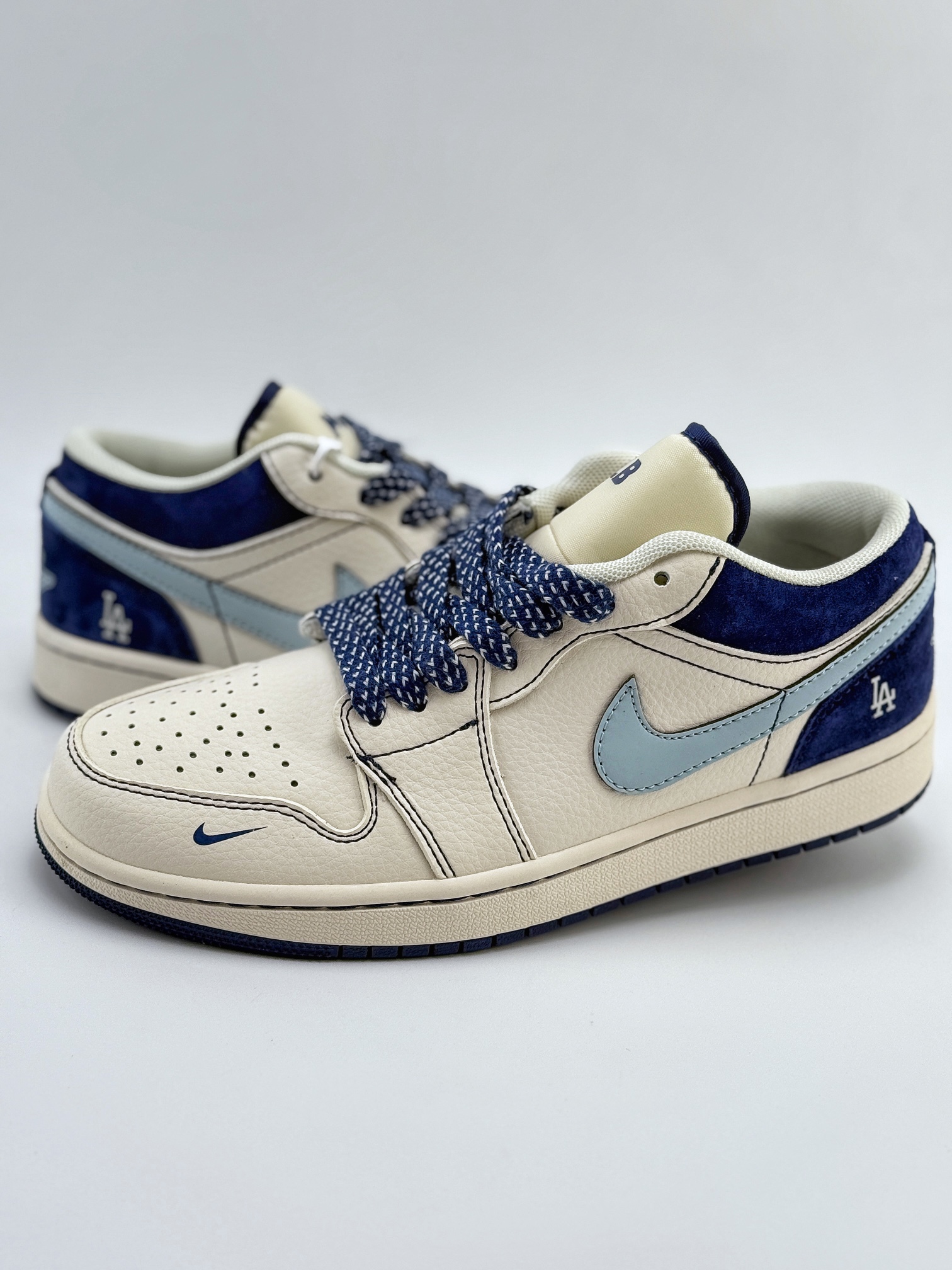 Air Jordan 1 Retro Low x MLB 米蓝小钩满天星 XX2403-005