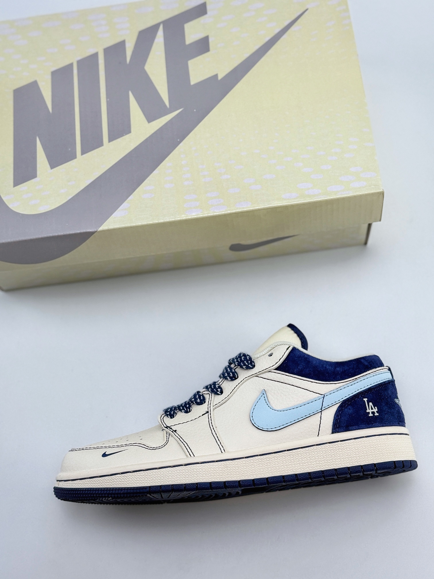 Air Jordan 1 Retro Low x MLB 米蓝小钩满天星 XX2403-005