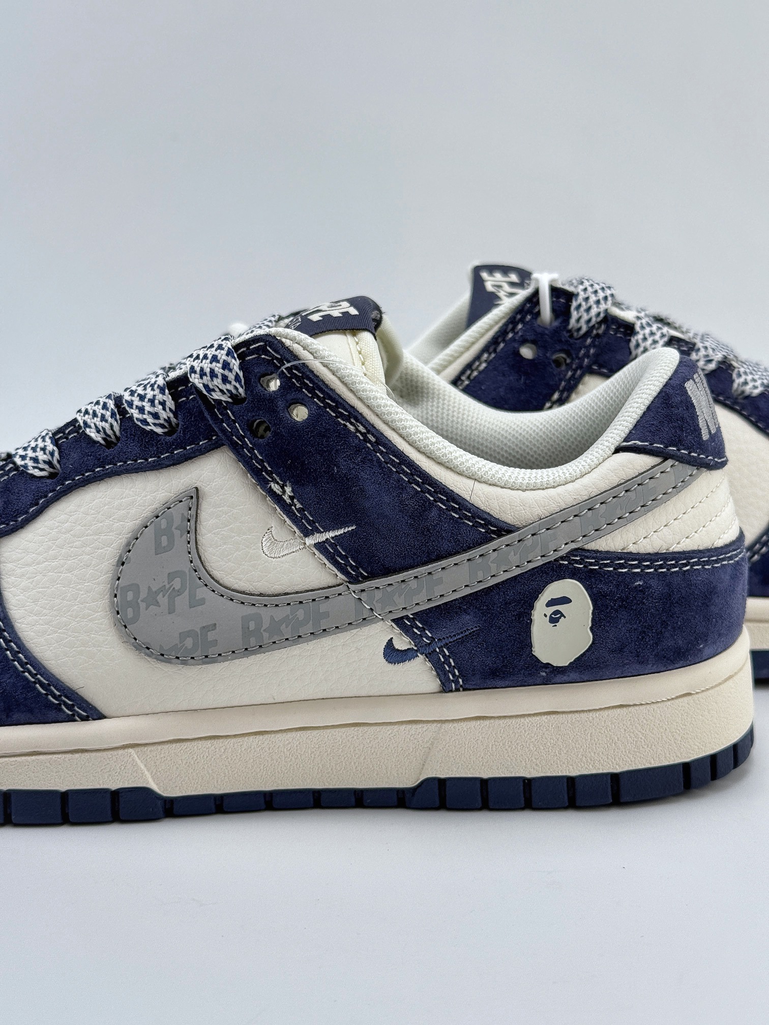 Nike SB Dunk Low x BAPE 白蓝双小钩满天星 XY1688-008