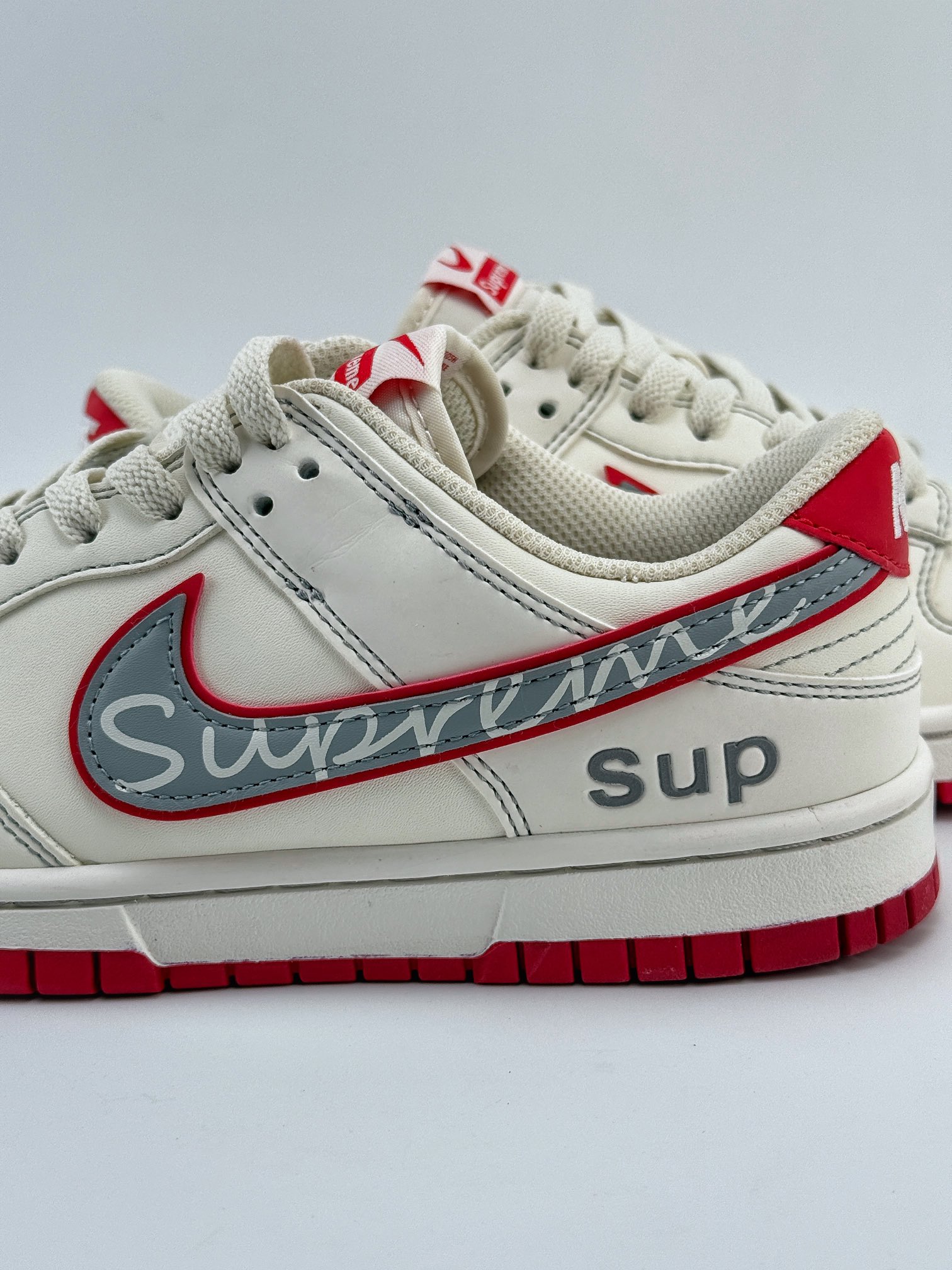 Nike SB Dunk Low x Supreme 白红 DJ2024-030