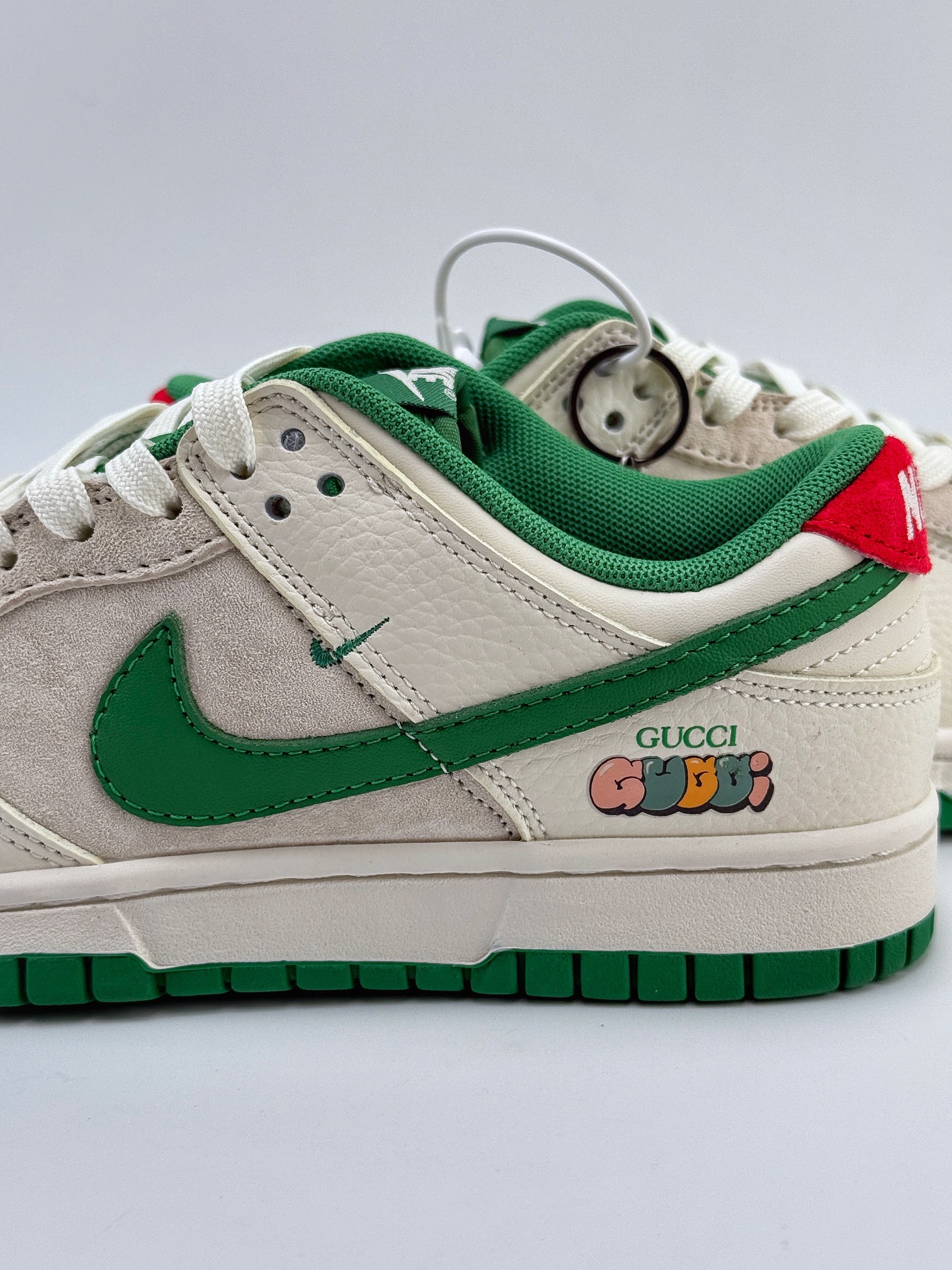 Nike SB Dunk Low x GUCCI 白绿红小钩 KK1688-053