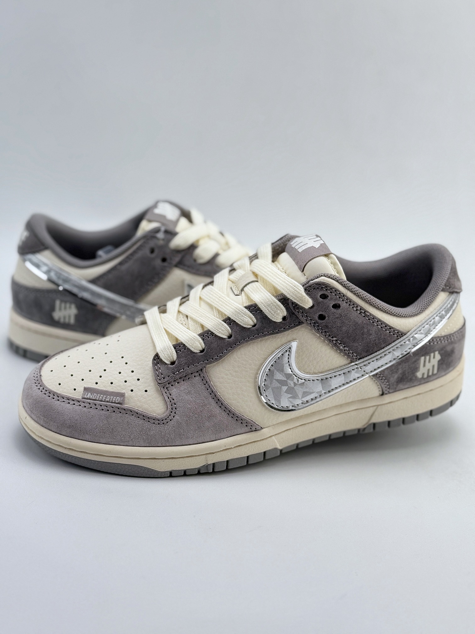 Nike SB Dunk Low x UNDEFEATED 米灰钻石钩 DQ1098-518