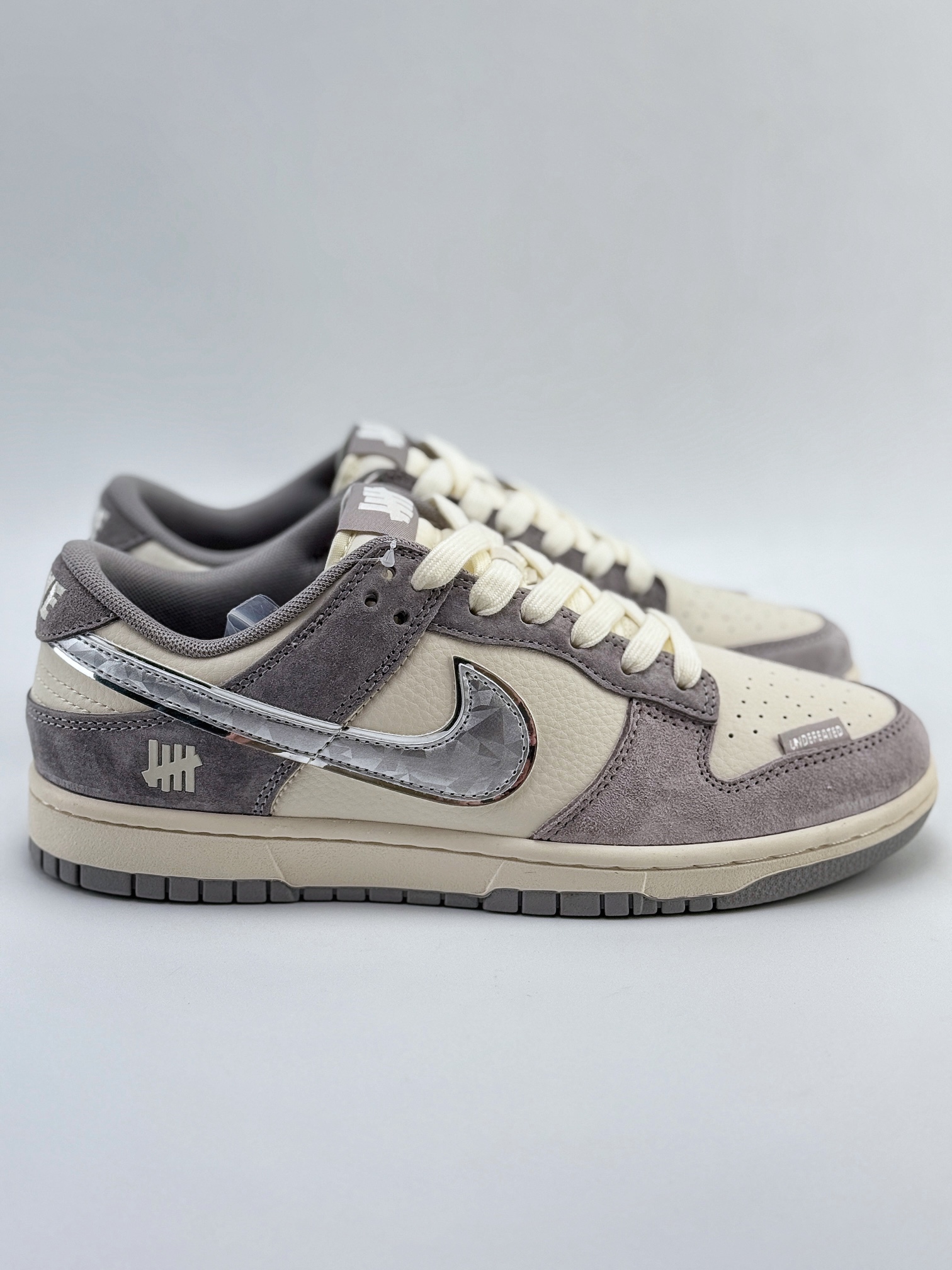 Nike SB Dunk Low x UNDEFEATED 米灰钻石钩 DQ1098-518