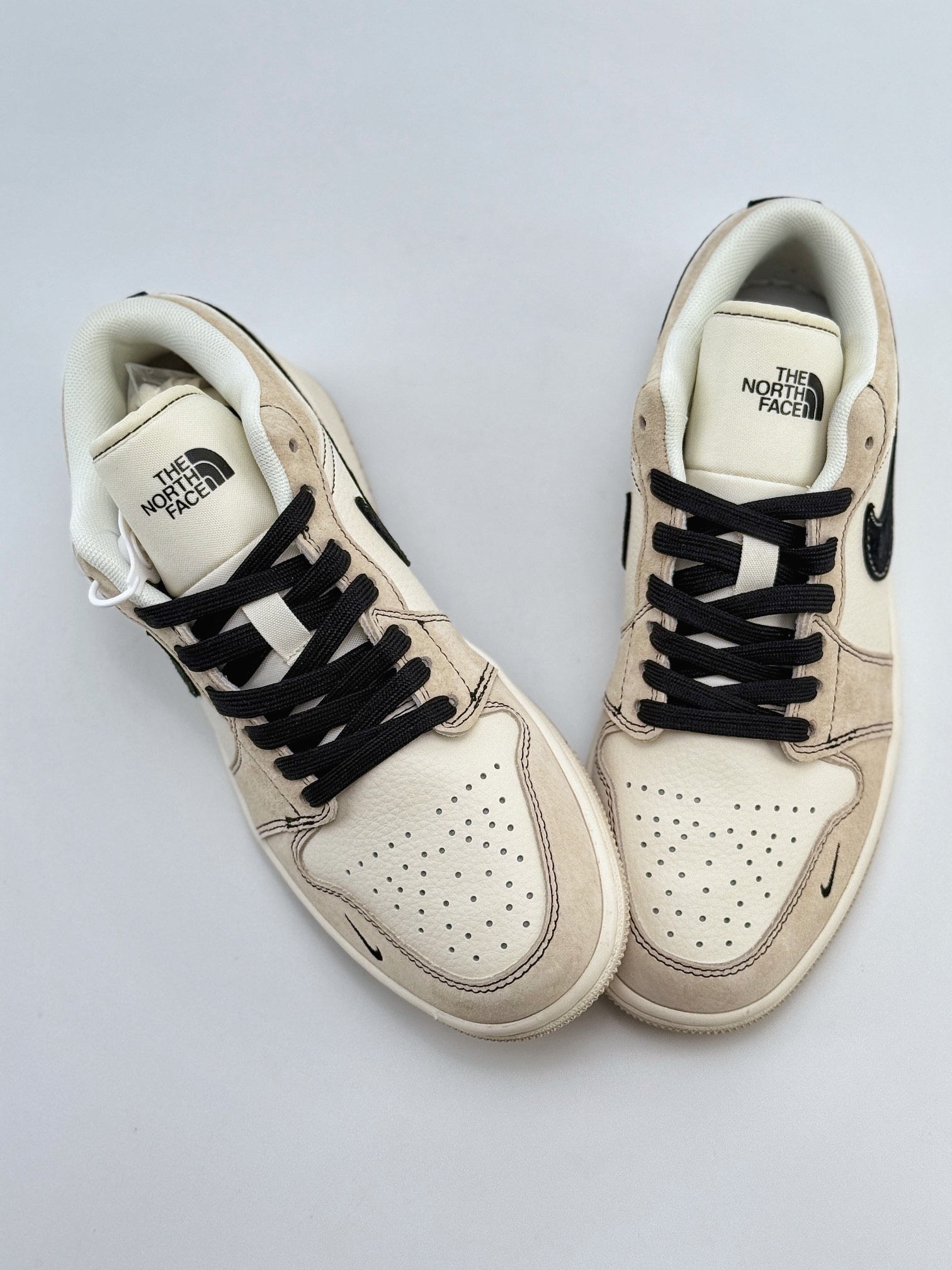 Air Jordan 1 Retro Low x The North Face 米棕黑小钩满天星 SJ9950-028